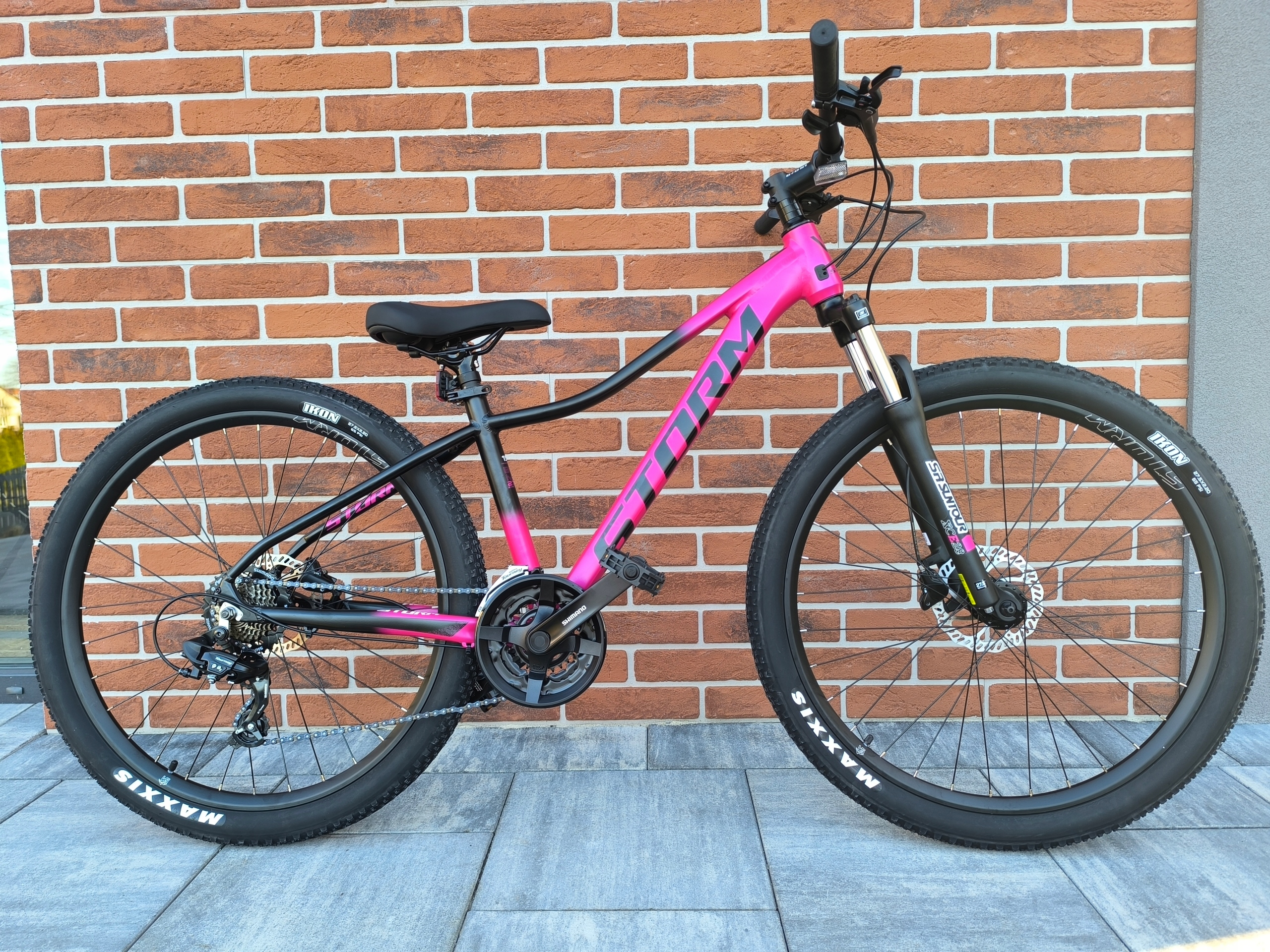 Rower Mtb Storm Shark 2.0 Lady, rama 15 cali, koło 27,5 " róż/czarny