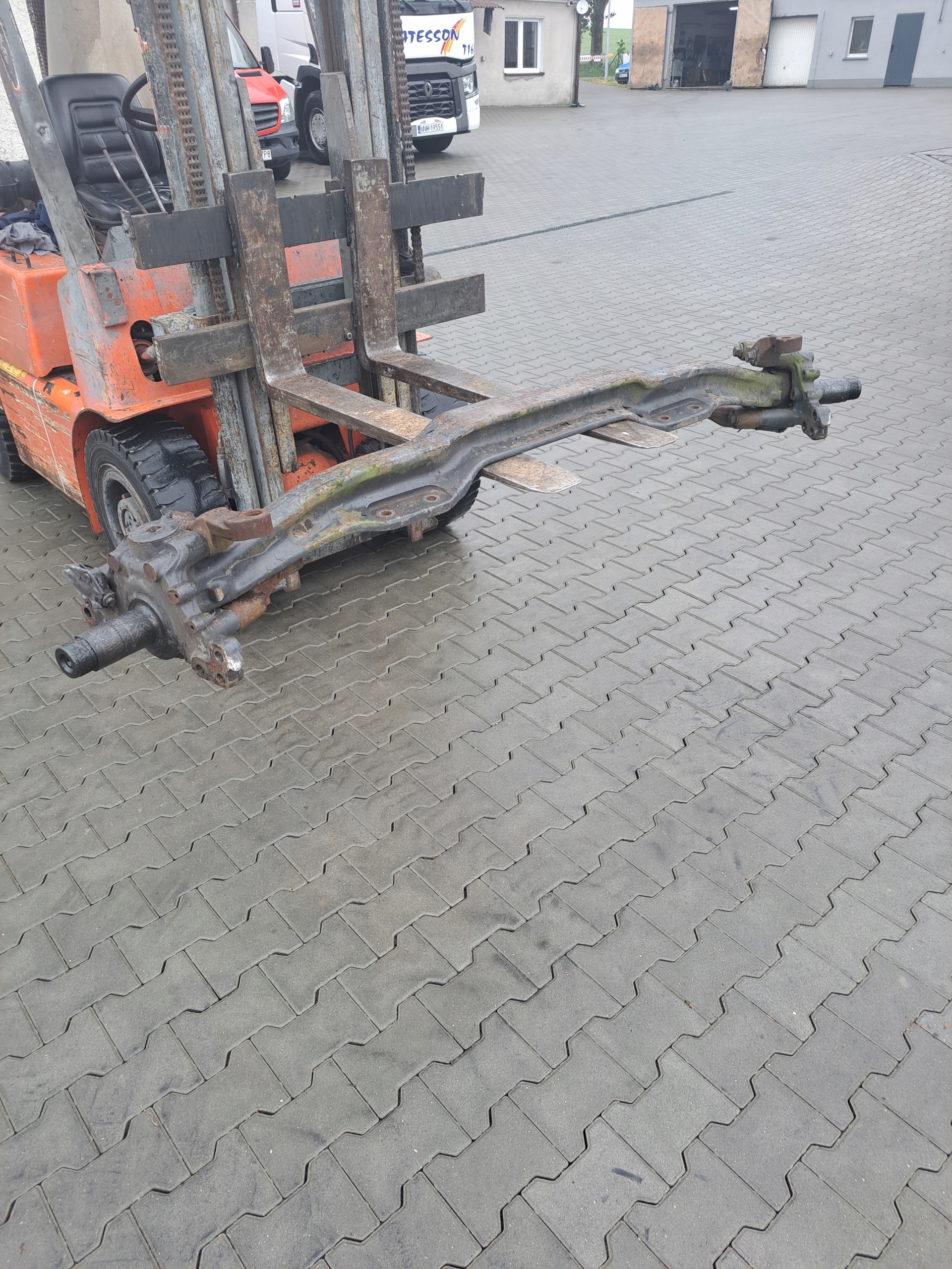 BELKA OŚ PRZEDNIA ZWROTNICE VOLVO FH FM 12 13