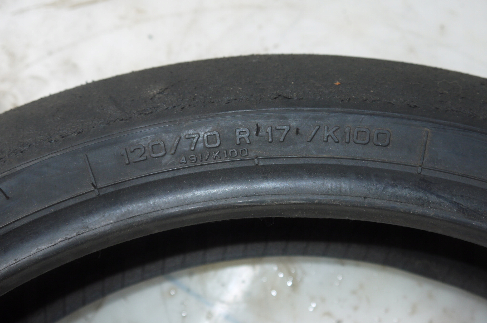 Torowa opona Metzeler Racetec Slic 120/70 17" Profil opony 70