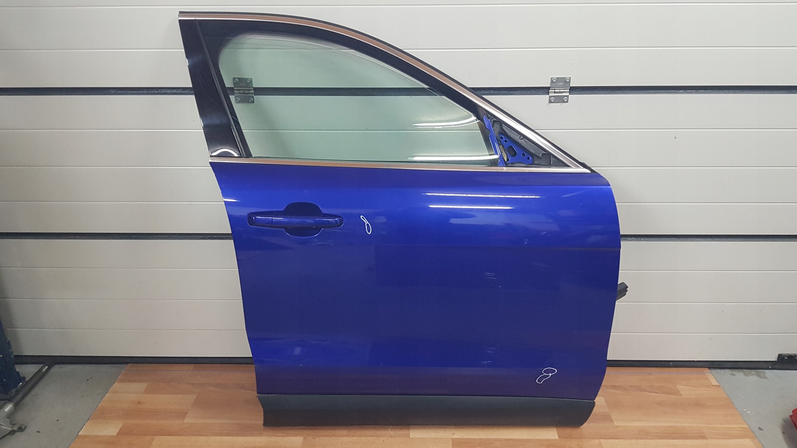 jaguar X761 дверь передняя правое комплектное
