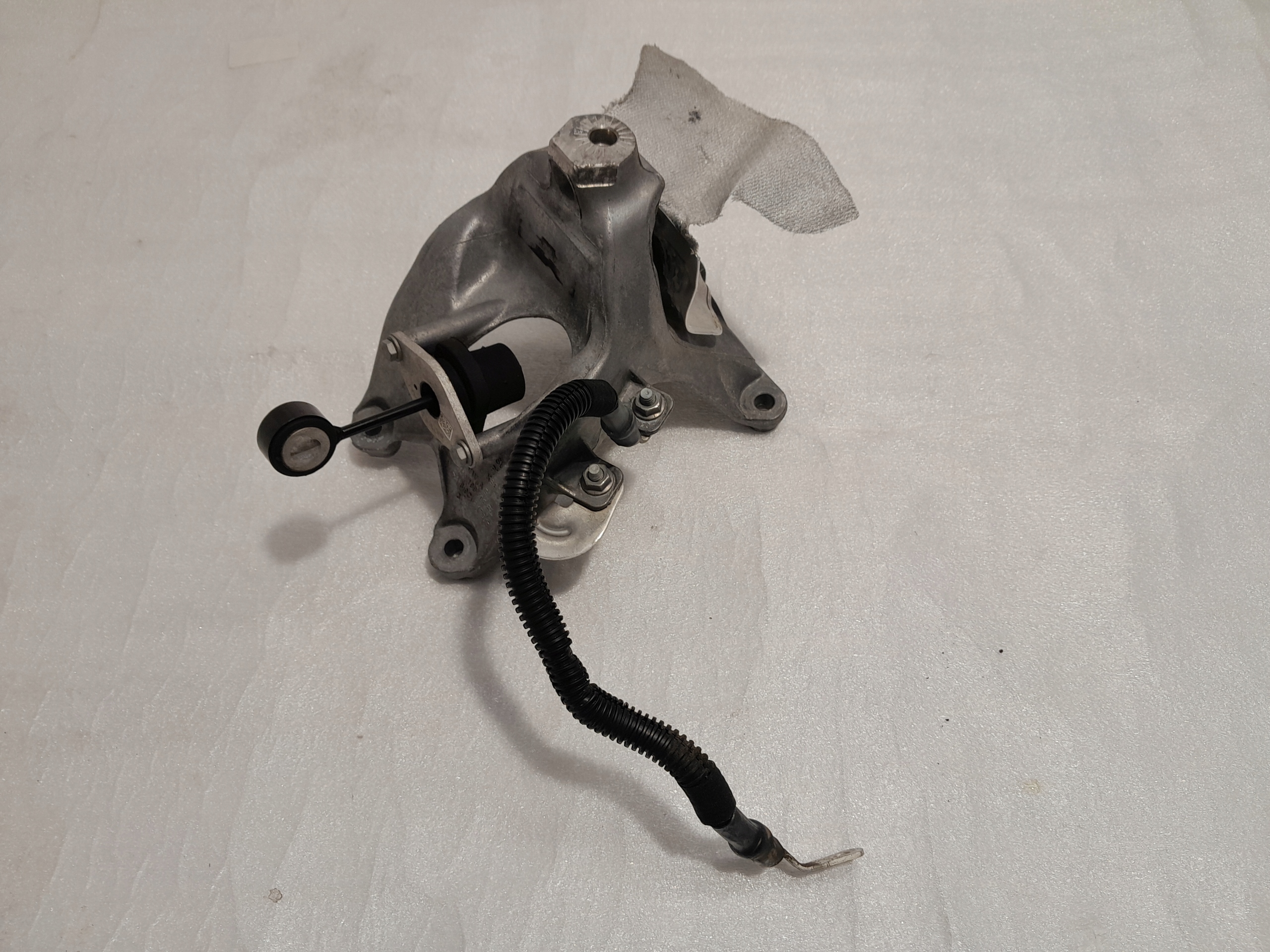 AUDI A5 F5 8W A4 B9 Support Support Support plaque Moteur 4M0199308BL