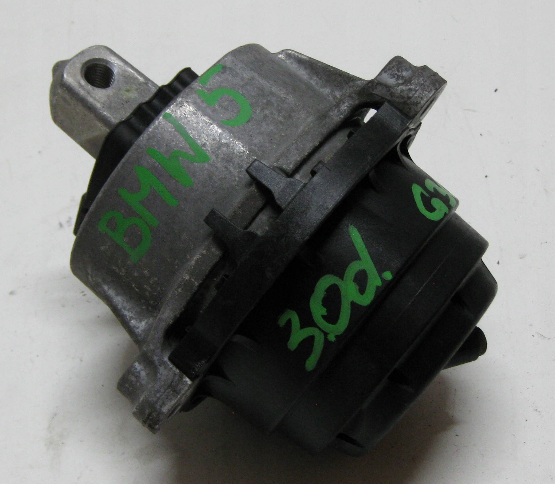 BMW 5 G30 3.0D 19R engine mount left 6860477