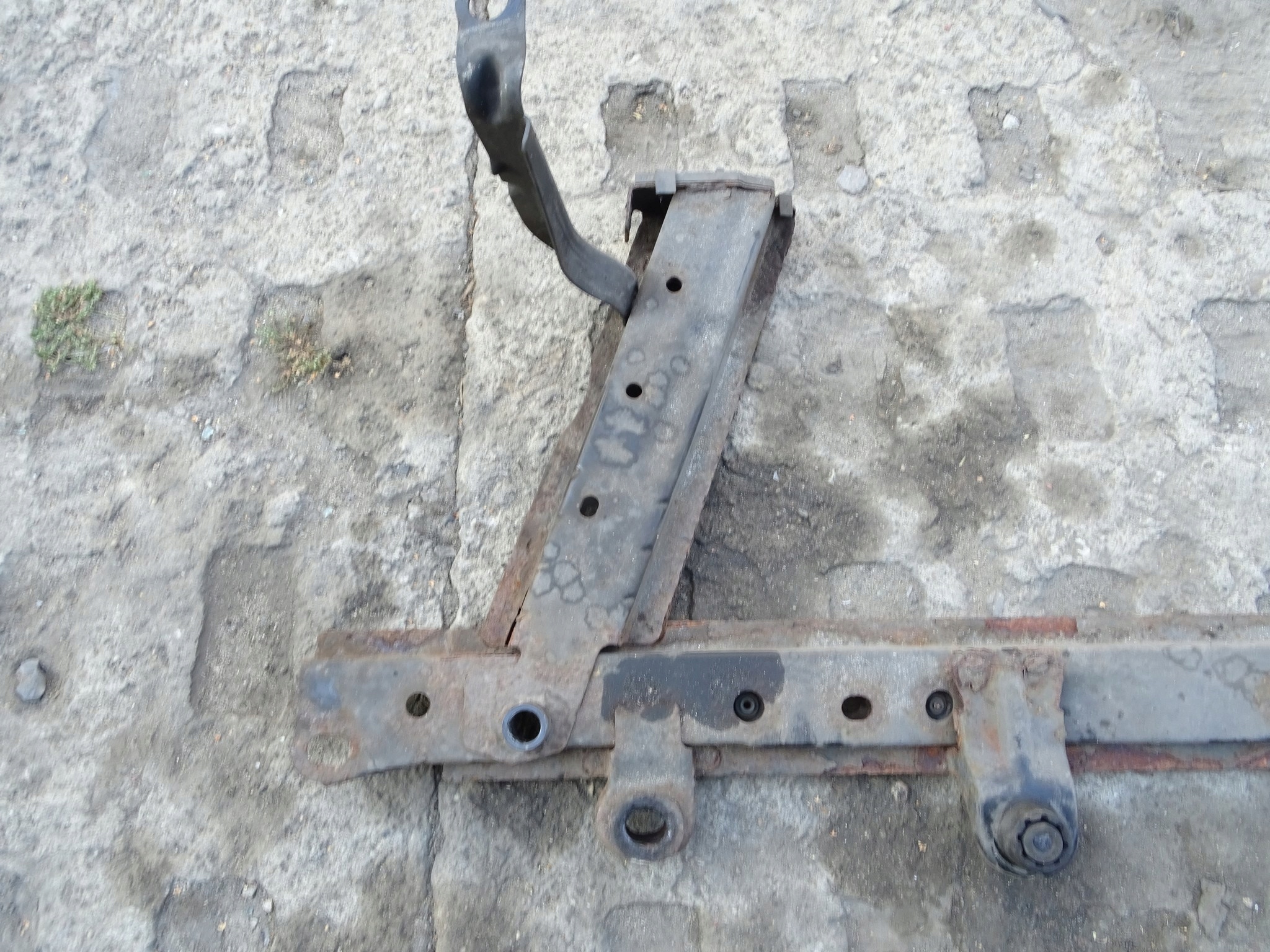 RENAULT CAPTUR and sider below below radiator
