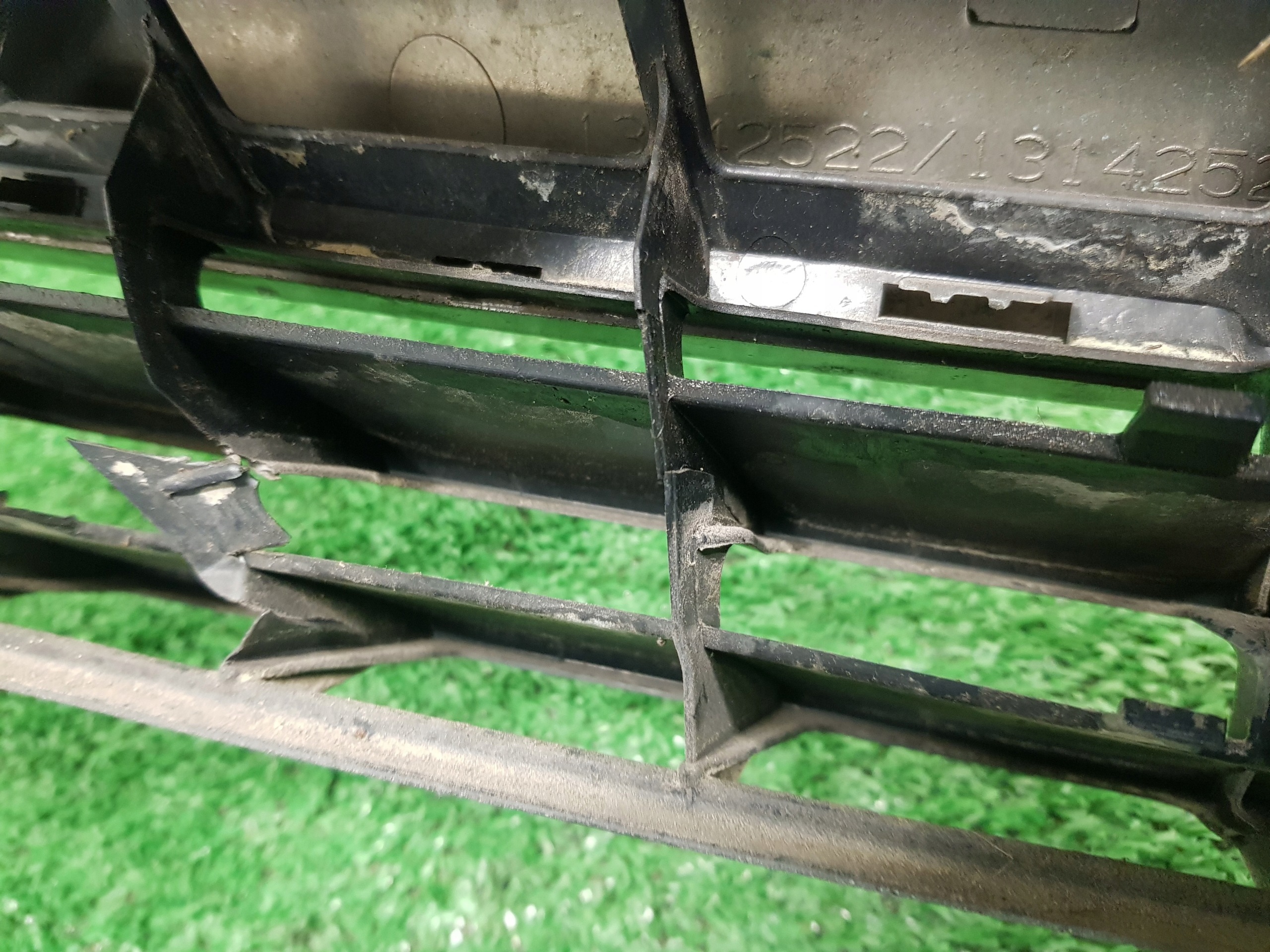 Grill Grill OPEL ASTRA H 13108463