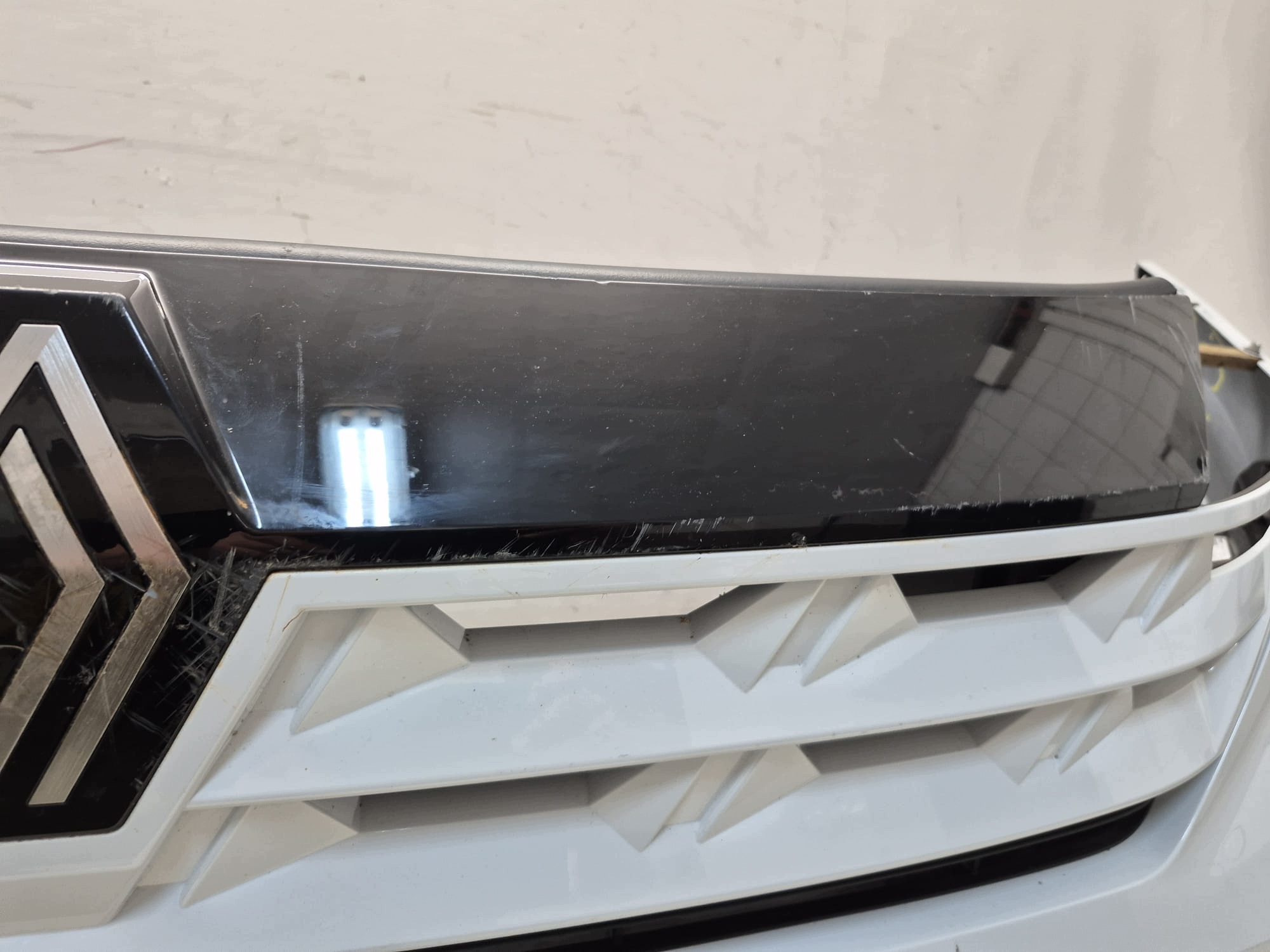 RENAULT BOREAL 25- bumper front front PDC RADAR complete