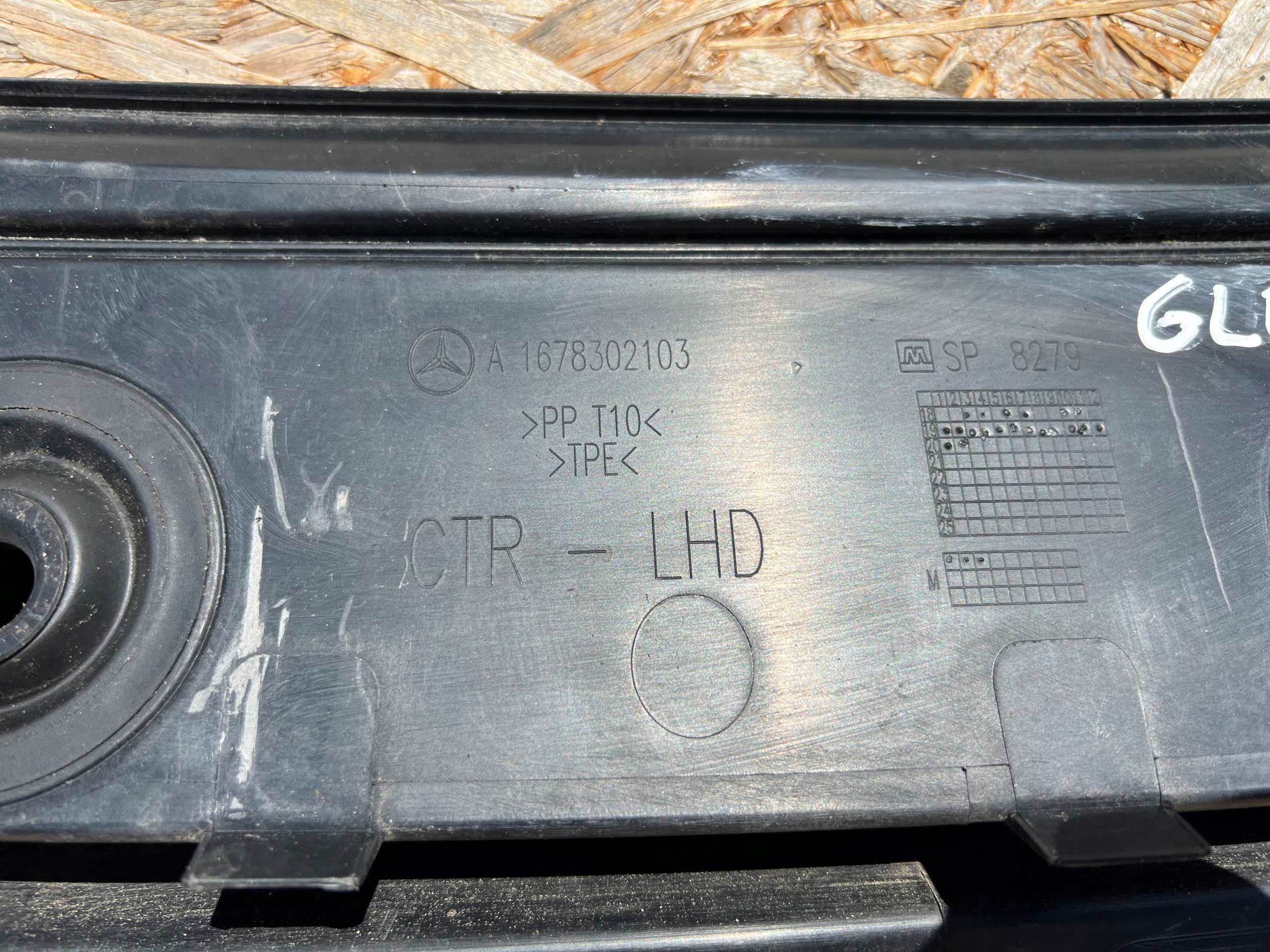 PODSZYBIE PLASTIKOWE GÓRNE MERCEDES GLE W167 Producent części Mercedes-Benz OE