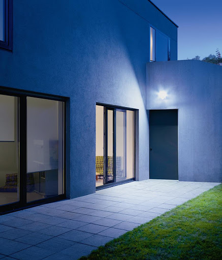 CZUJNIK RUCHU ZMIERZCHU DO PUSZKI 60 LED PIR 160° Marka Kobi