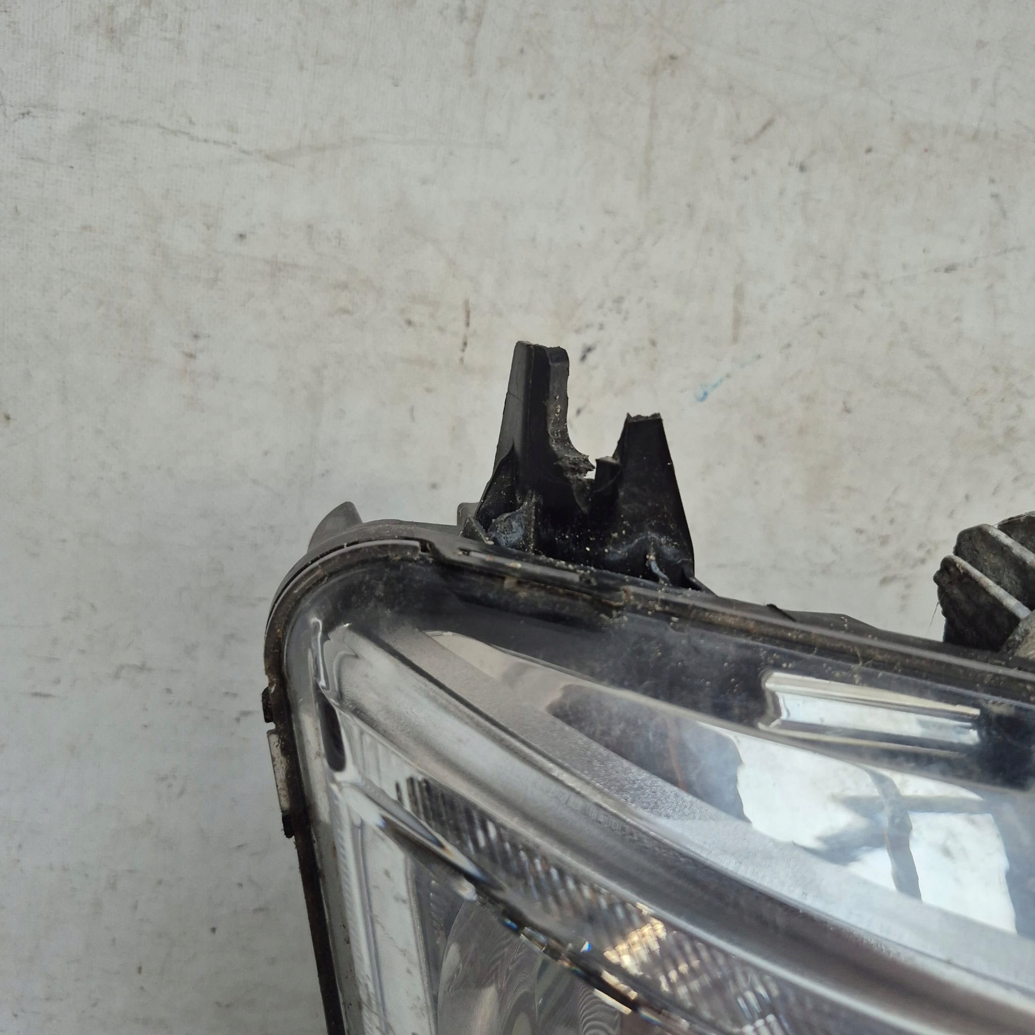 VOLVO FH4 light right front front 22239217