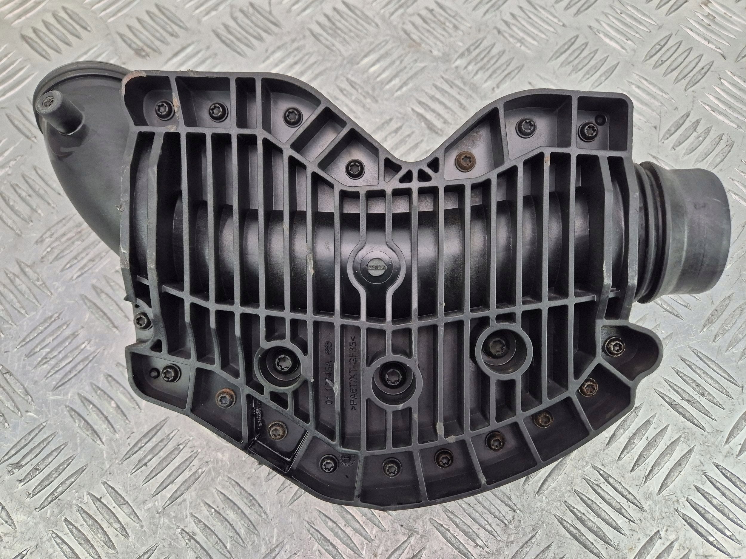 Mercedes E350 CDI W212 Rezonator ansaug A6421402787 OM642.850