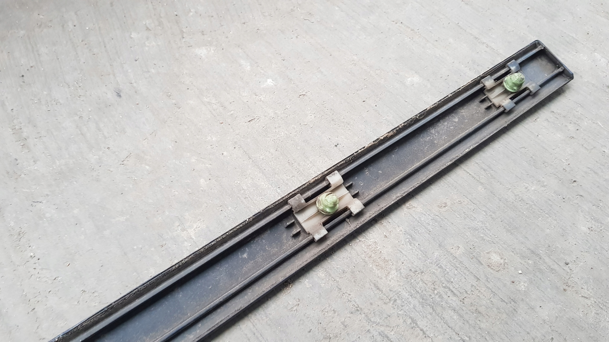 BMW E39 moulding door left front 7004024