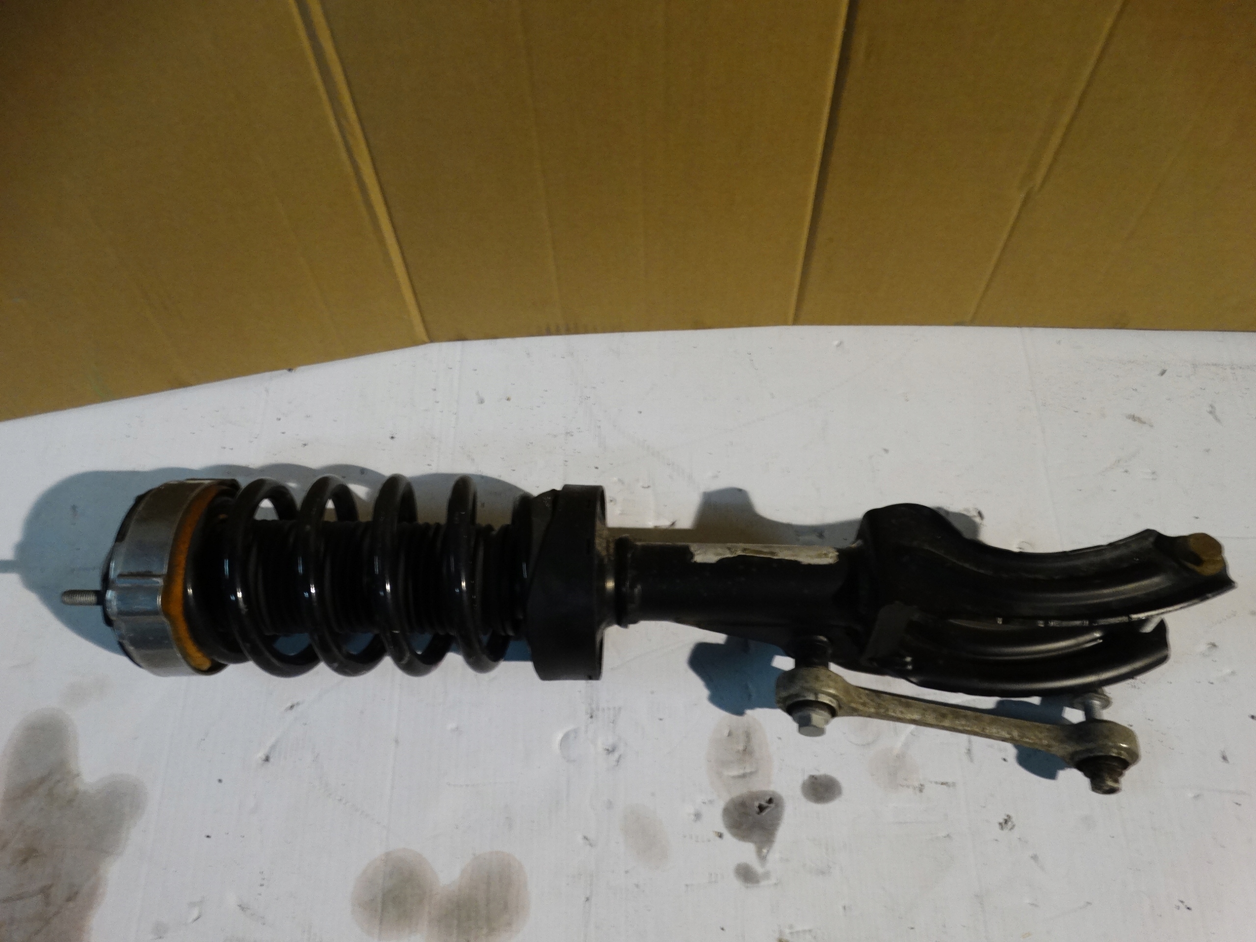 IDEALNY shock absorber front right VW TOUAREG 7P6 1