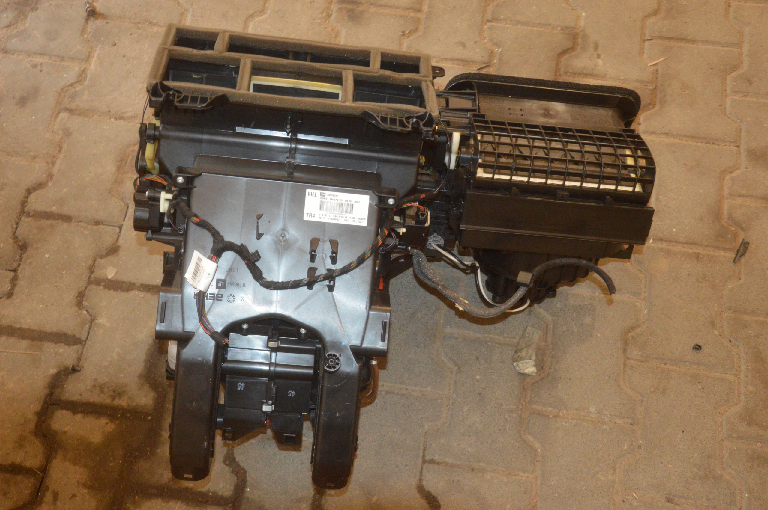 Opel Astra J обогреватель в сборе EU 13338025