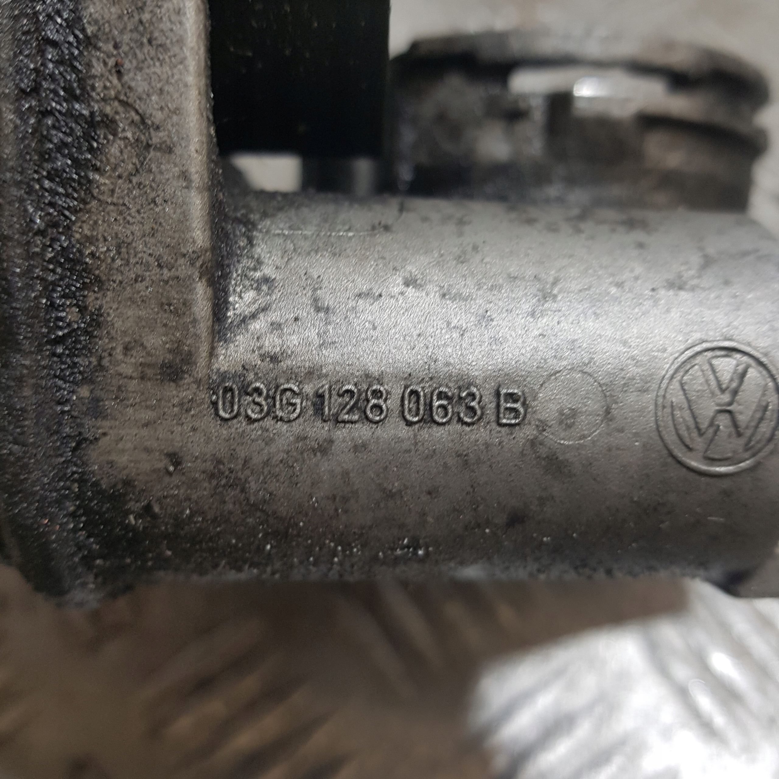 Valvola a farfalla VOLKSWAGEN PASSAT B6 2.0 TDI 03G128063B