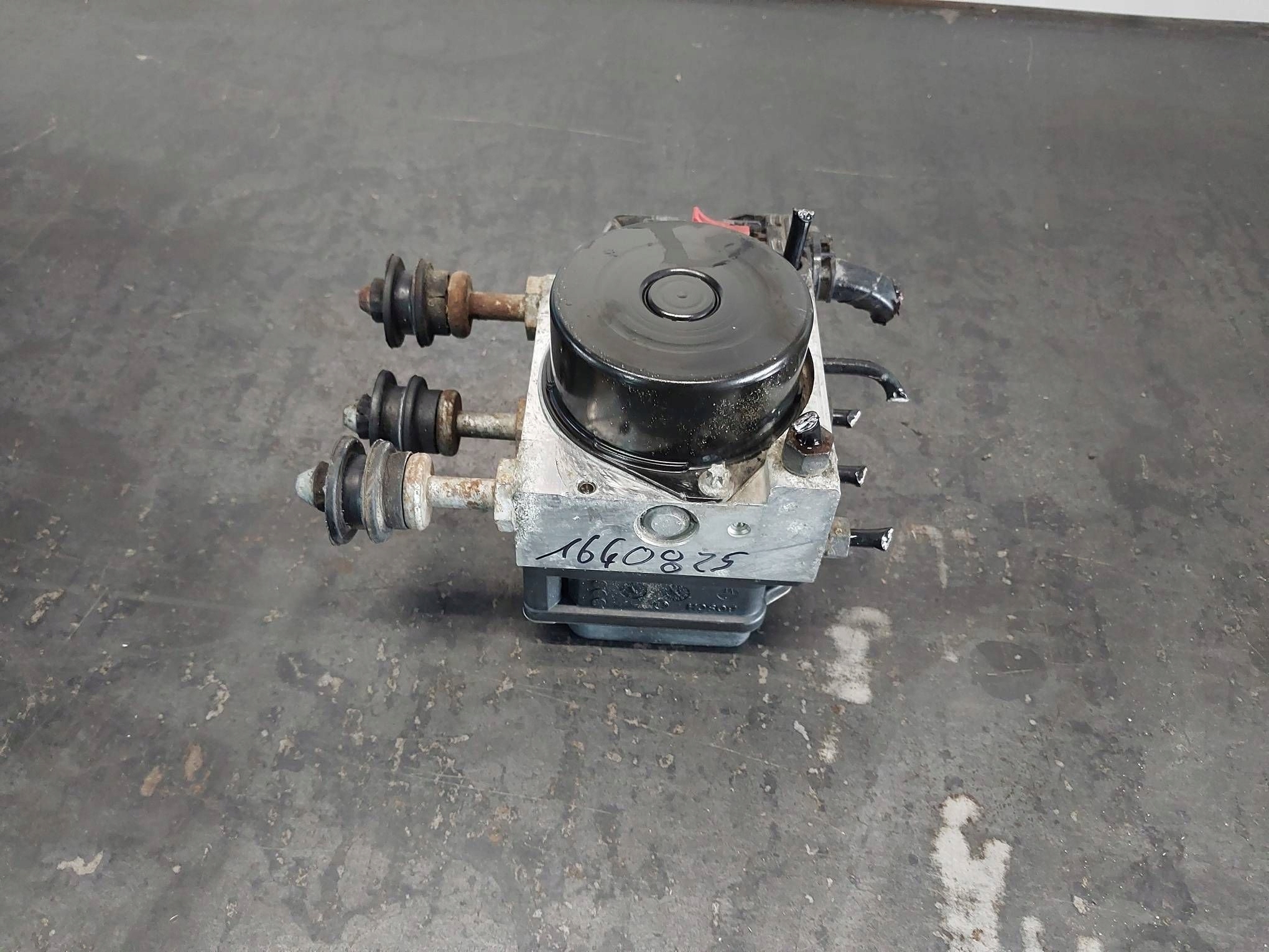 SKODA oe 6R0907379AG насос abs