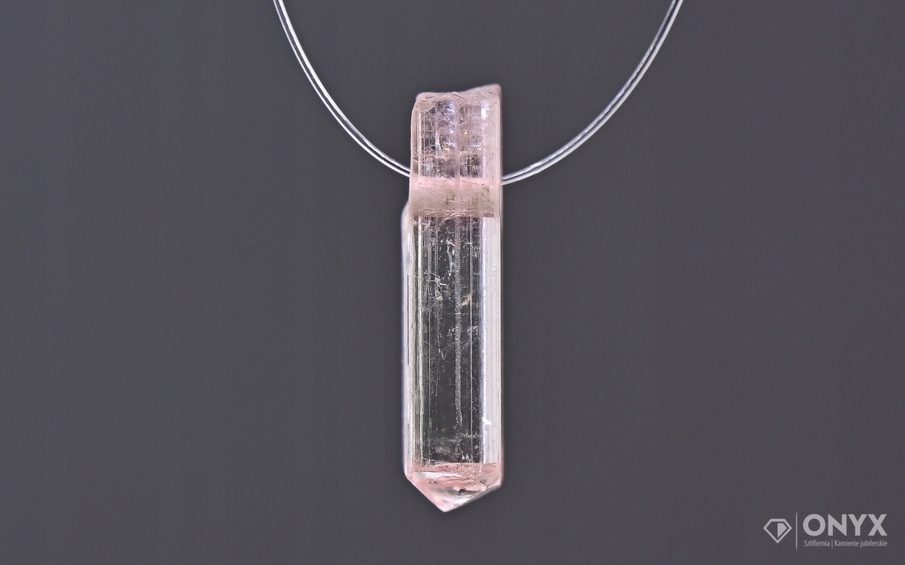 Turmalín provrtaný přírodní křišťál 12,5x4,5