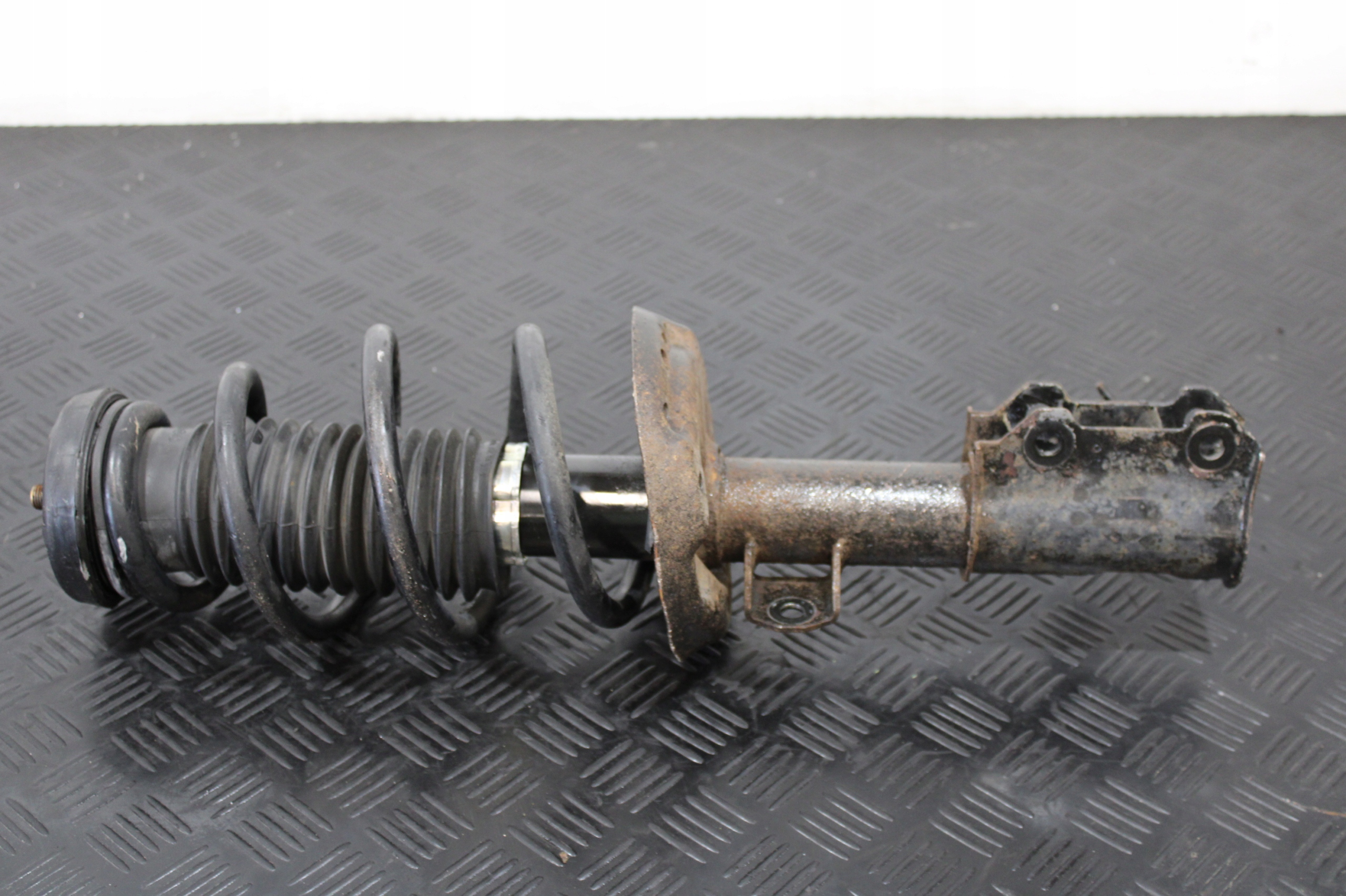 shock absorber McPherson right front 13329596 OPEL AMPERA 1,4 BENZ