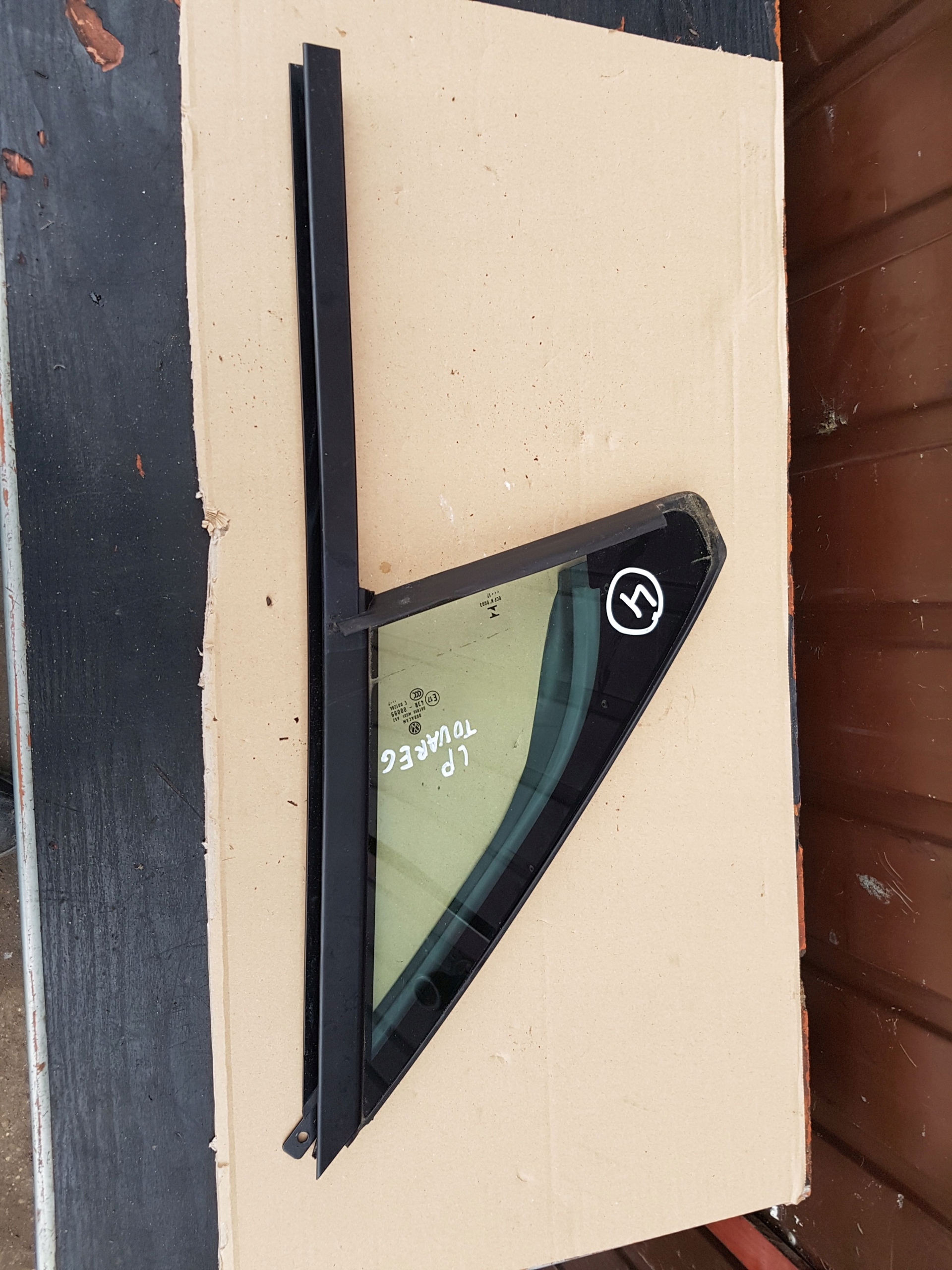 СТЕКЛО ДВЕРИ ЛЕВЫЙ ПЕРЕДНИЙ TOUAREG III 2017