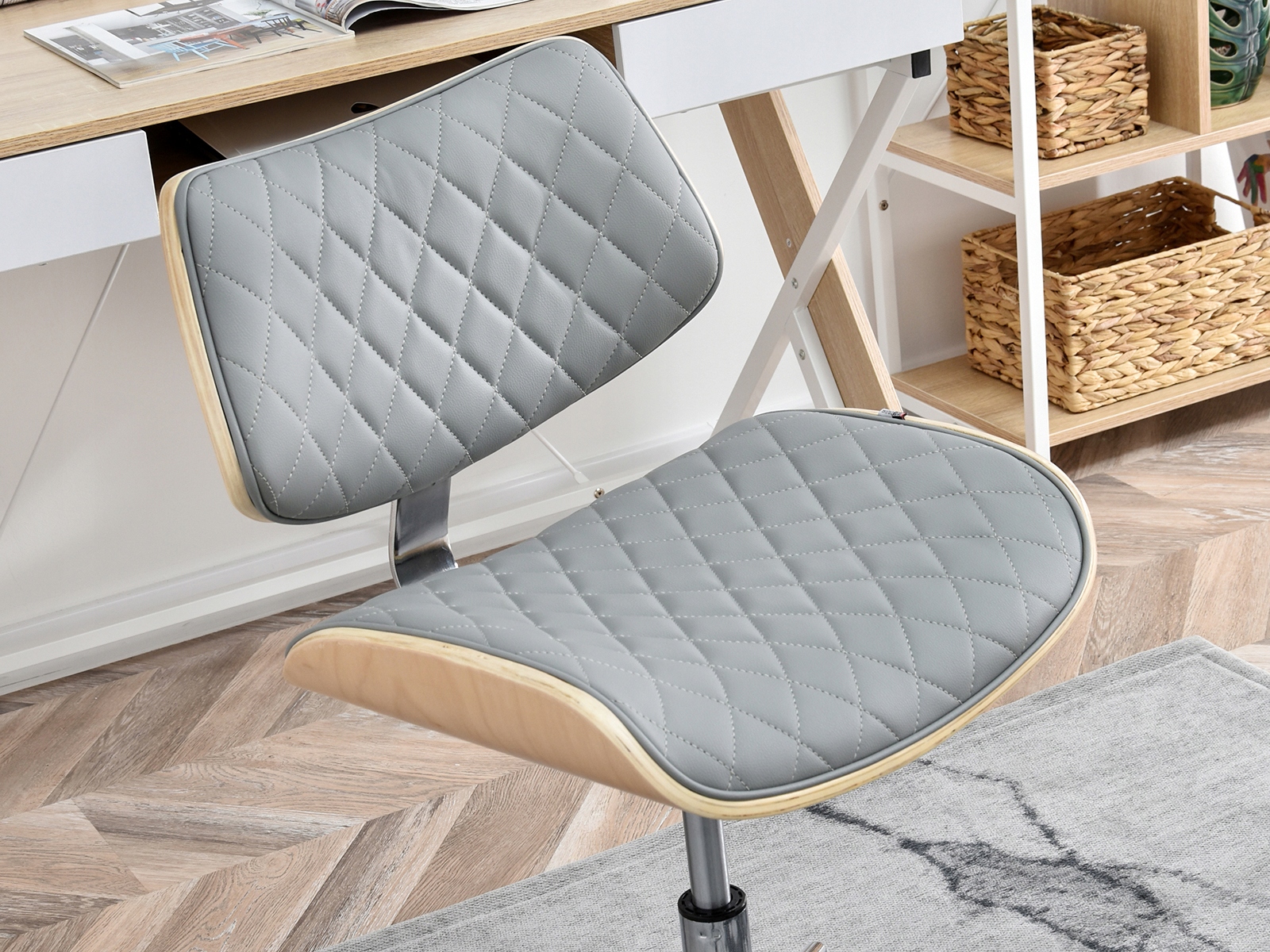 MAŁY PIKOWANY W DIAMENT FOTEL DO BIURKA BRUNO DĄB SZARY EKOSKÓRA CHROM Wysokość mebla 85 cm