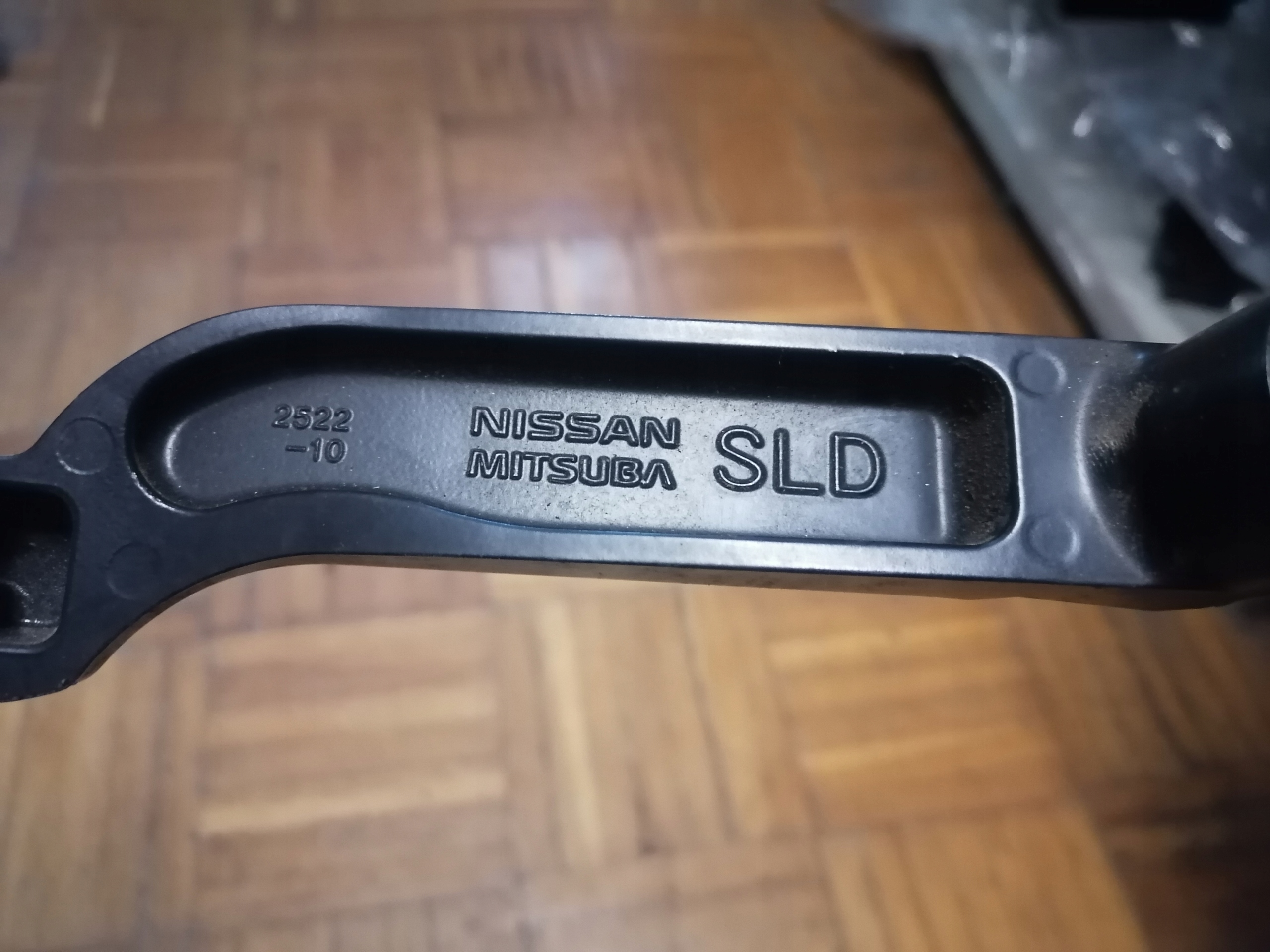 wiper arm front NISSAN QASHQAI J11