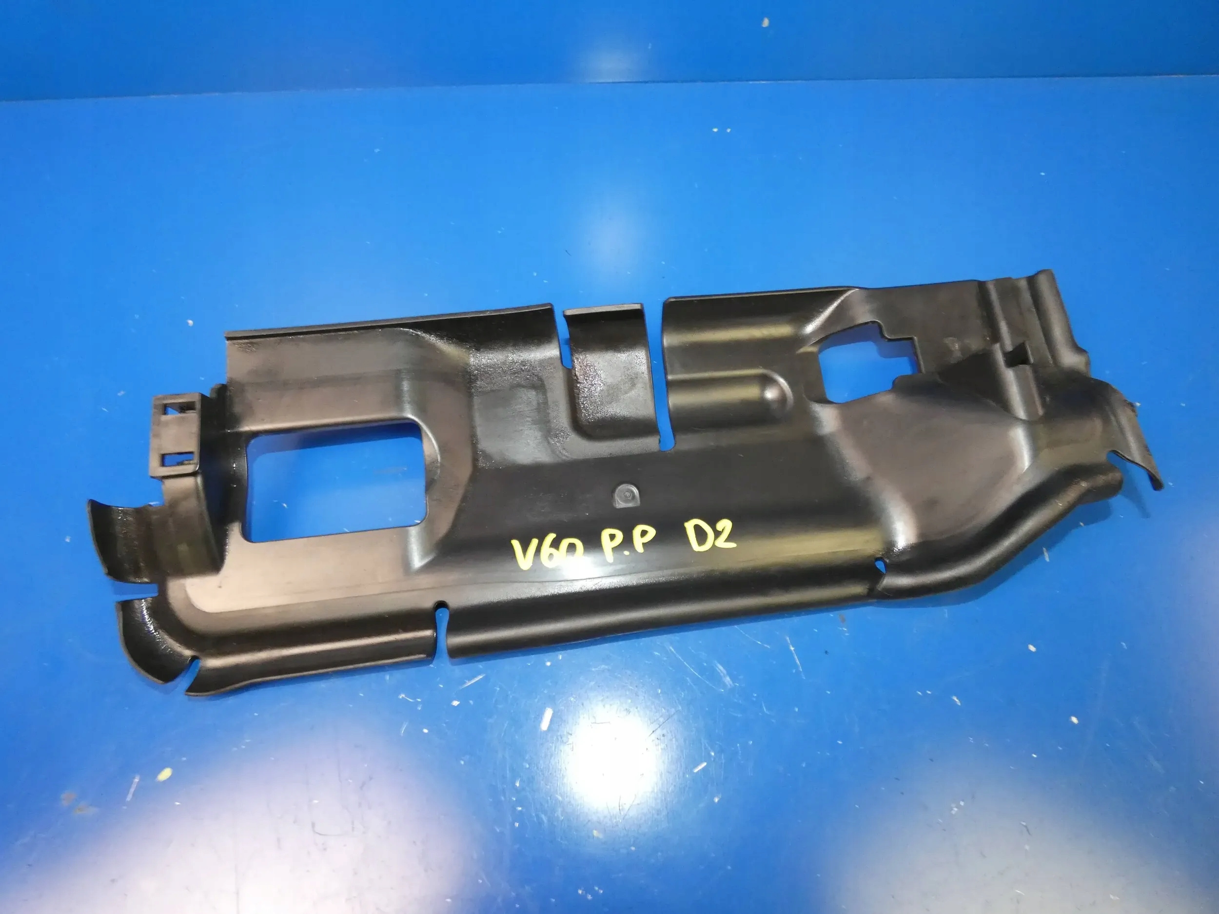 Volvo V60 S60 II KIEROWNICA POWIETRZA PRAWY PRZÓD