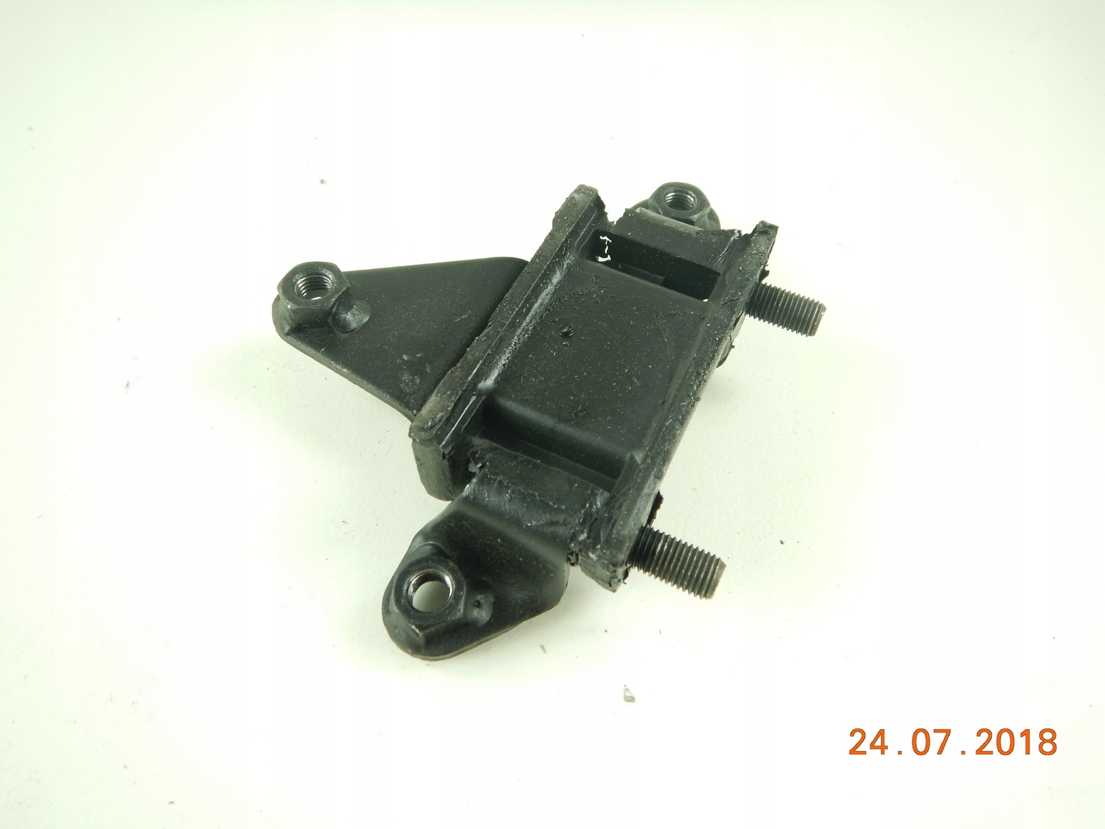 bracket of the engine SUZUKI 800 86-14 / 11620M84152