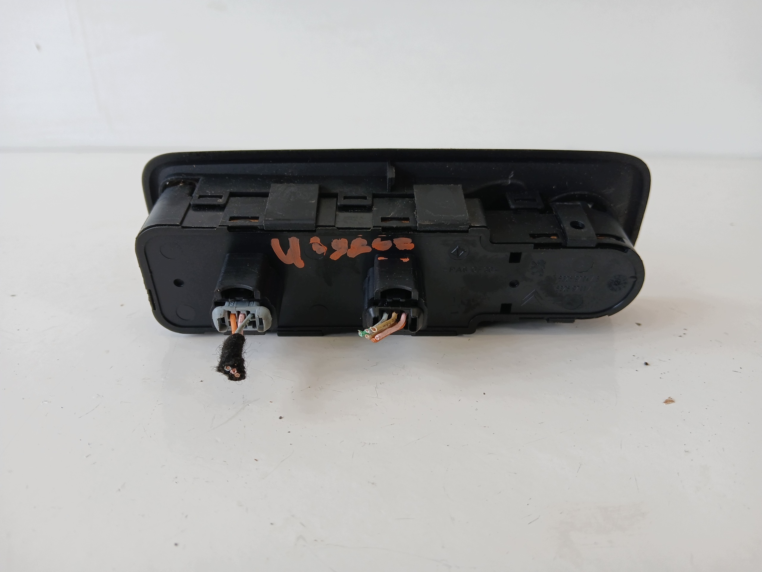 PEUGEOT 807 CITROEN C8 PANEL okna levý předek 14957520XT
