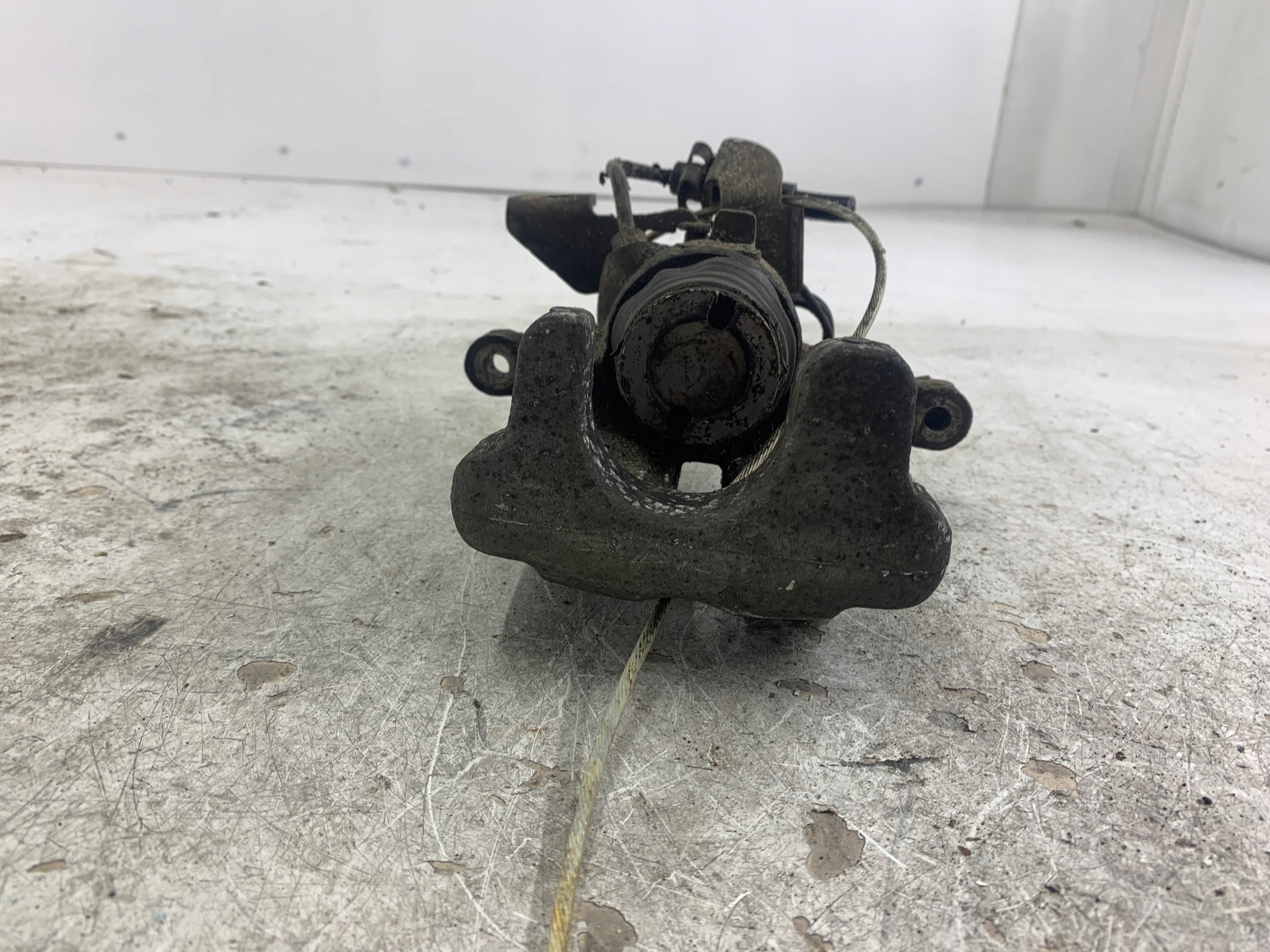 VW PHAETON and caliper brake right rear part