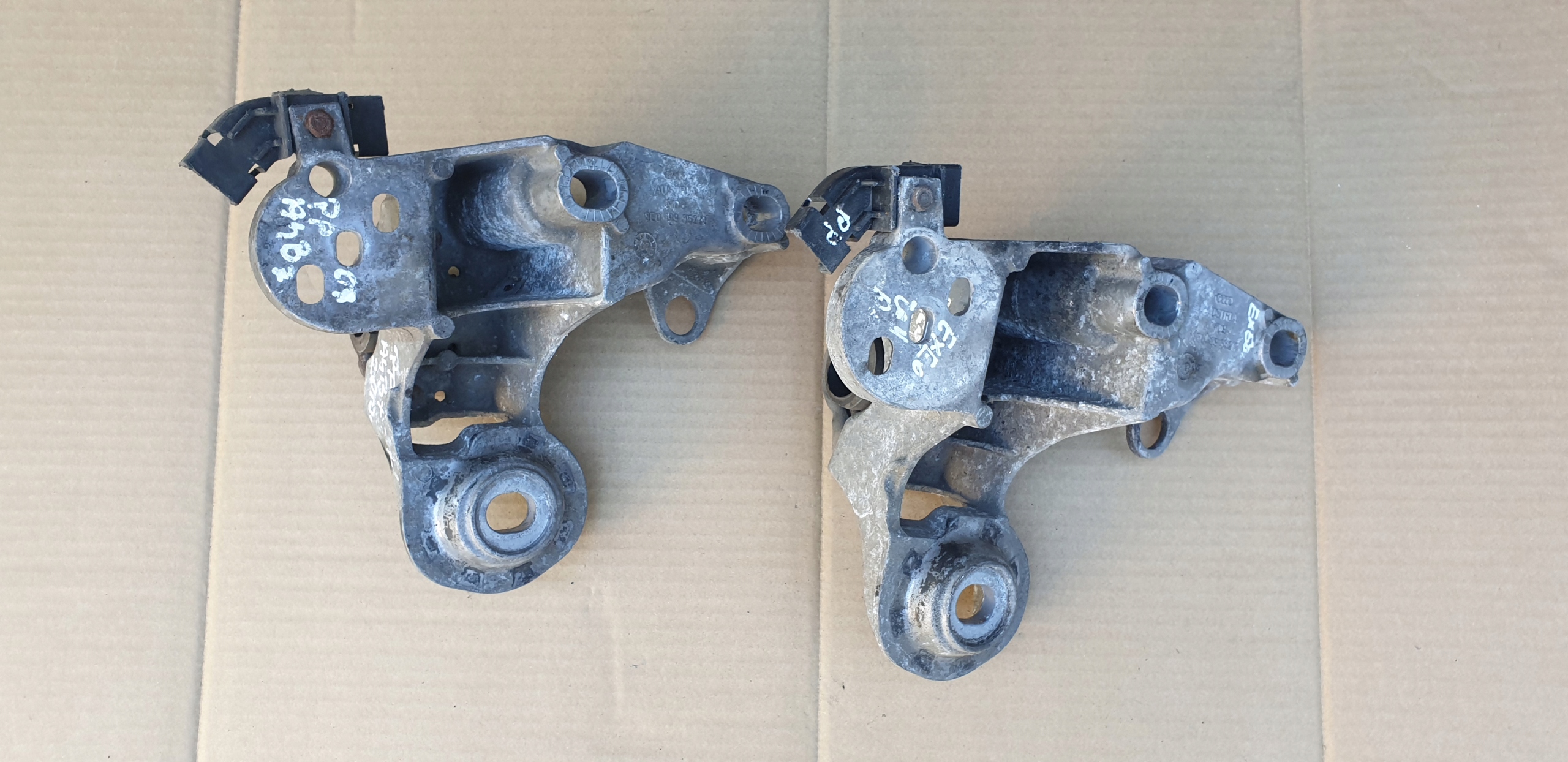 holder bracket A4 B7 SEAT EXEO 8E0199352N