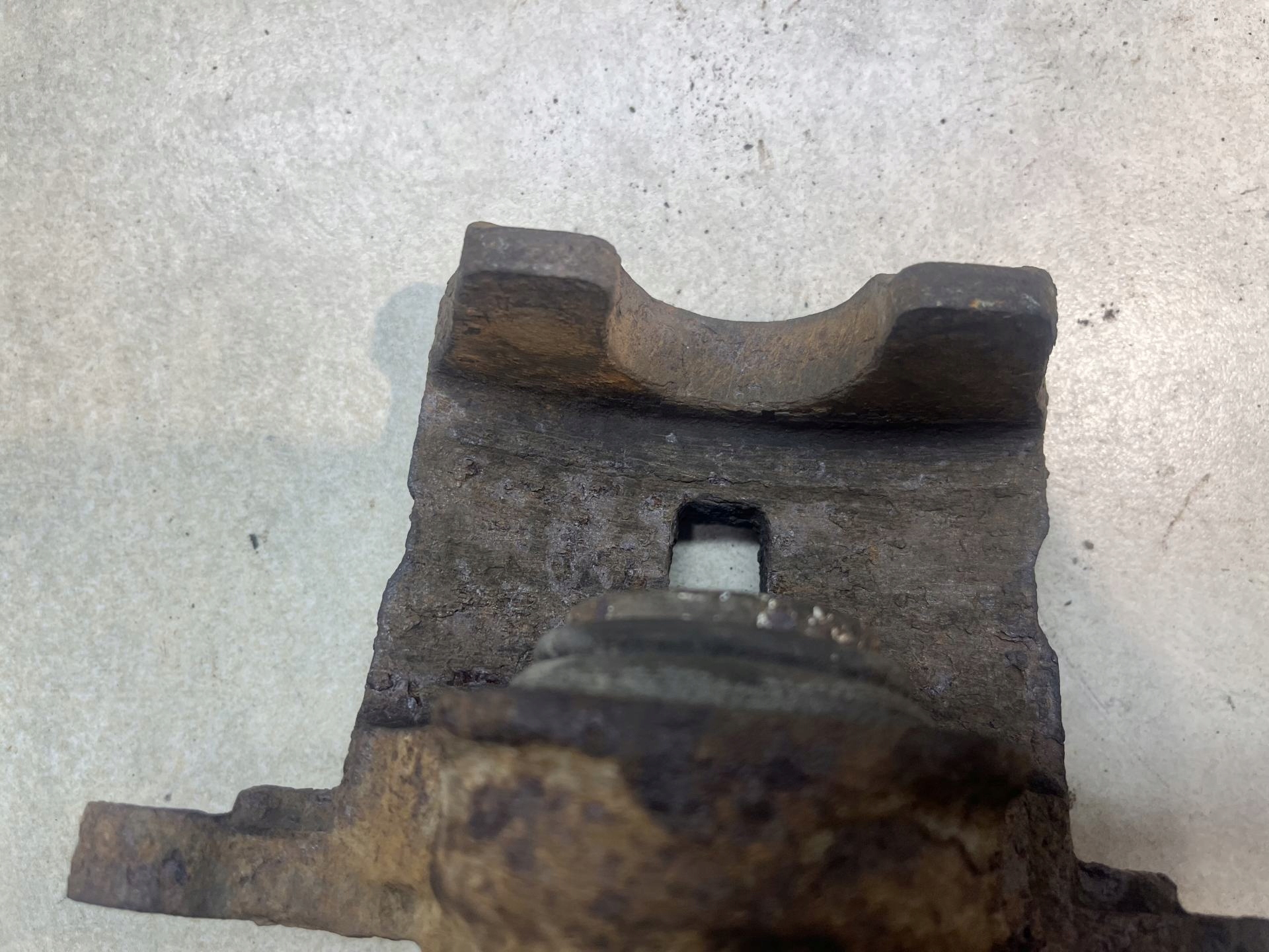 caliper brake left rear part KIA SORENTO and 2.5 CRDI
