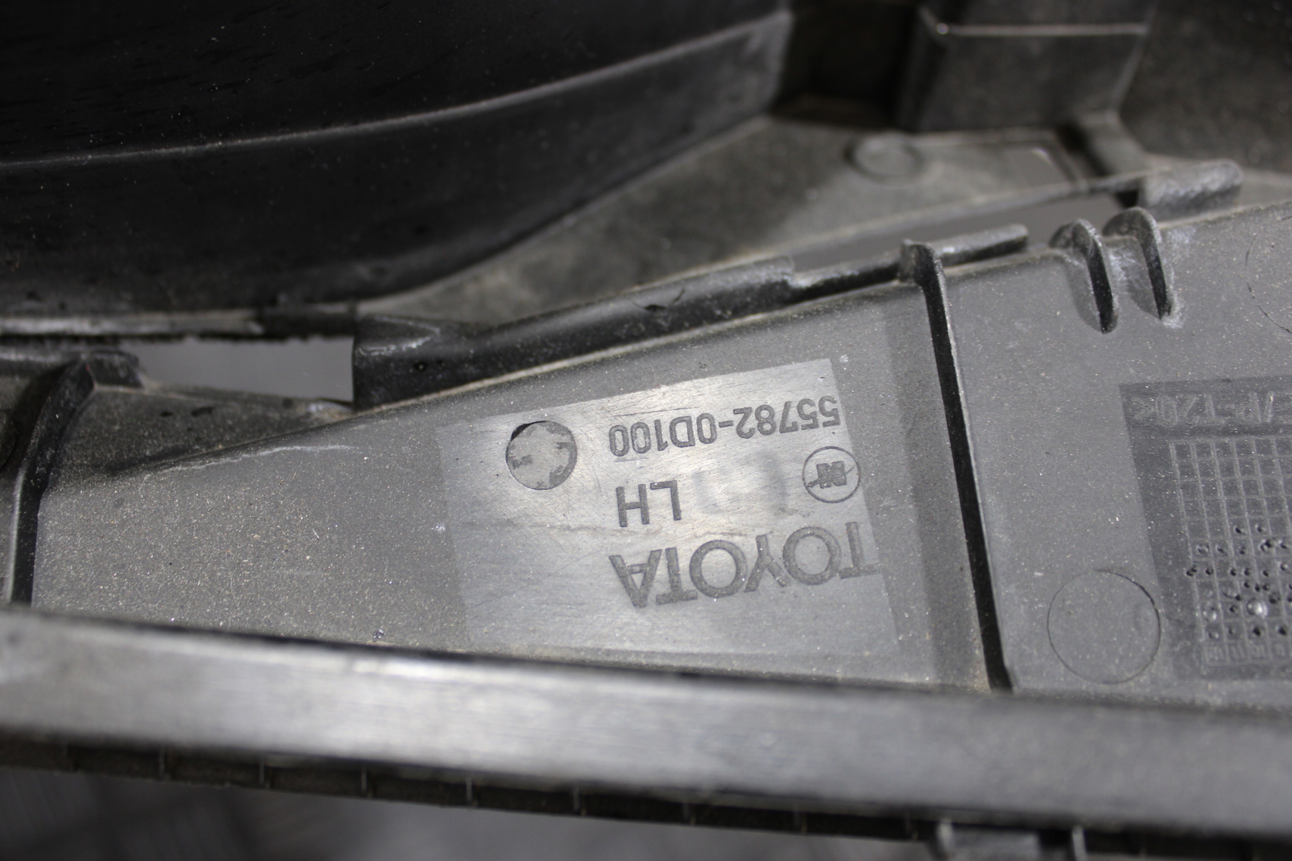 torpedo left 55782-0D100 TOYOTA YARIS II 2