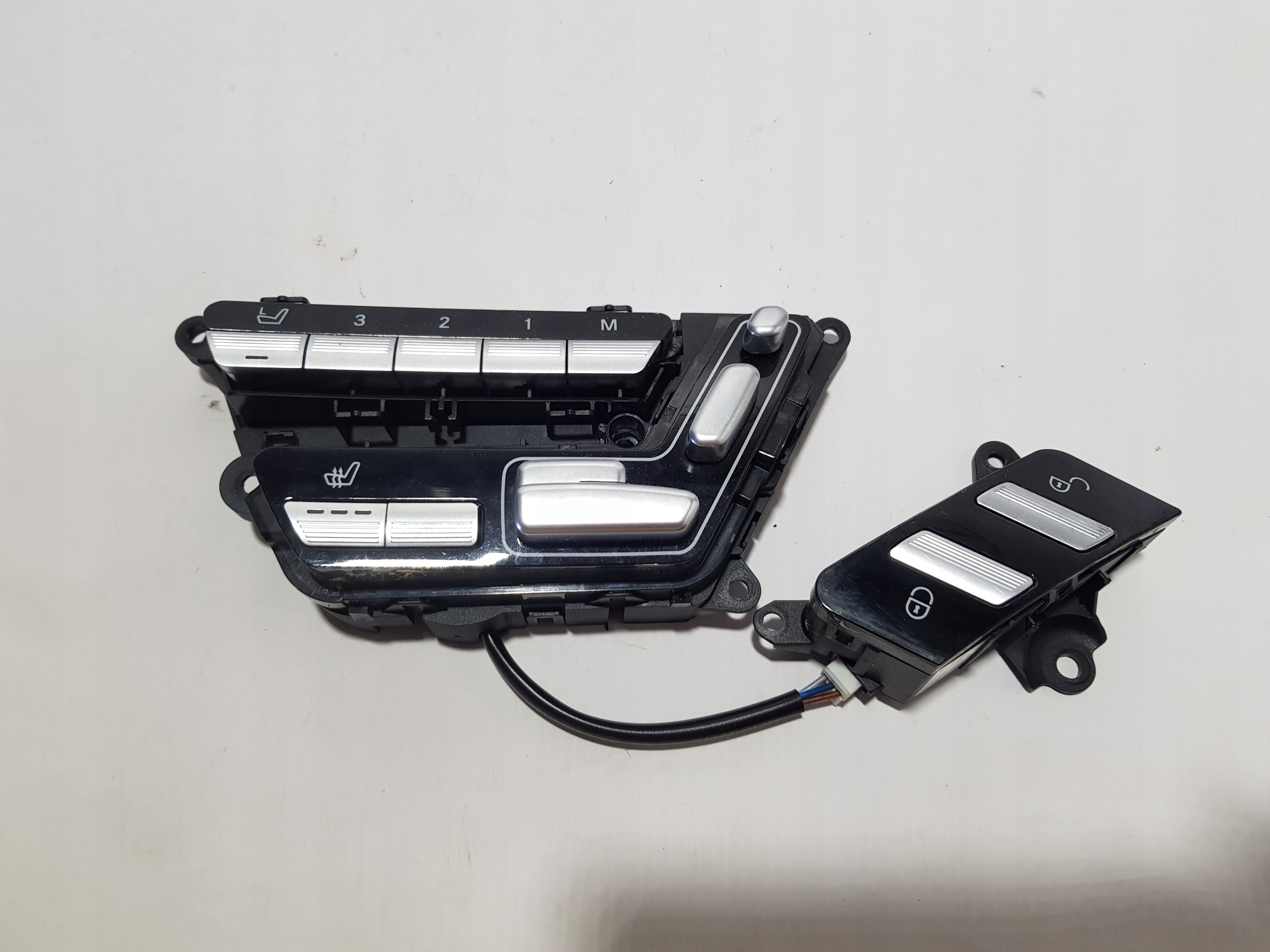 PANEL SITZ MERCEDES W221 rechts A2218702179