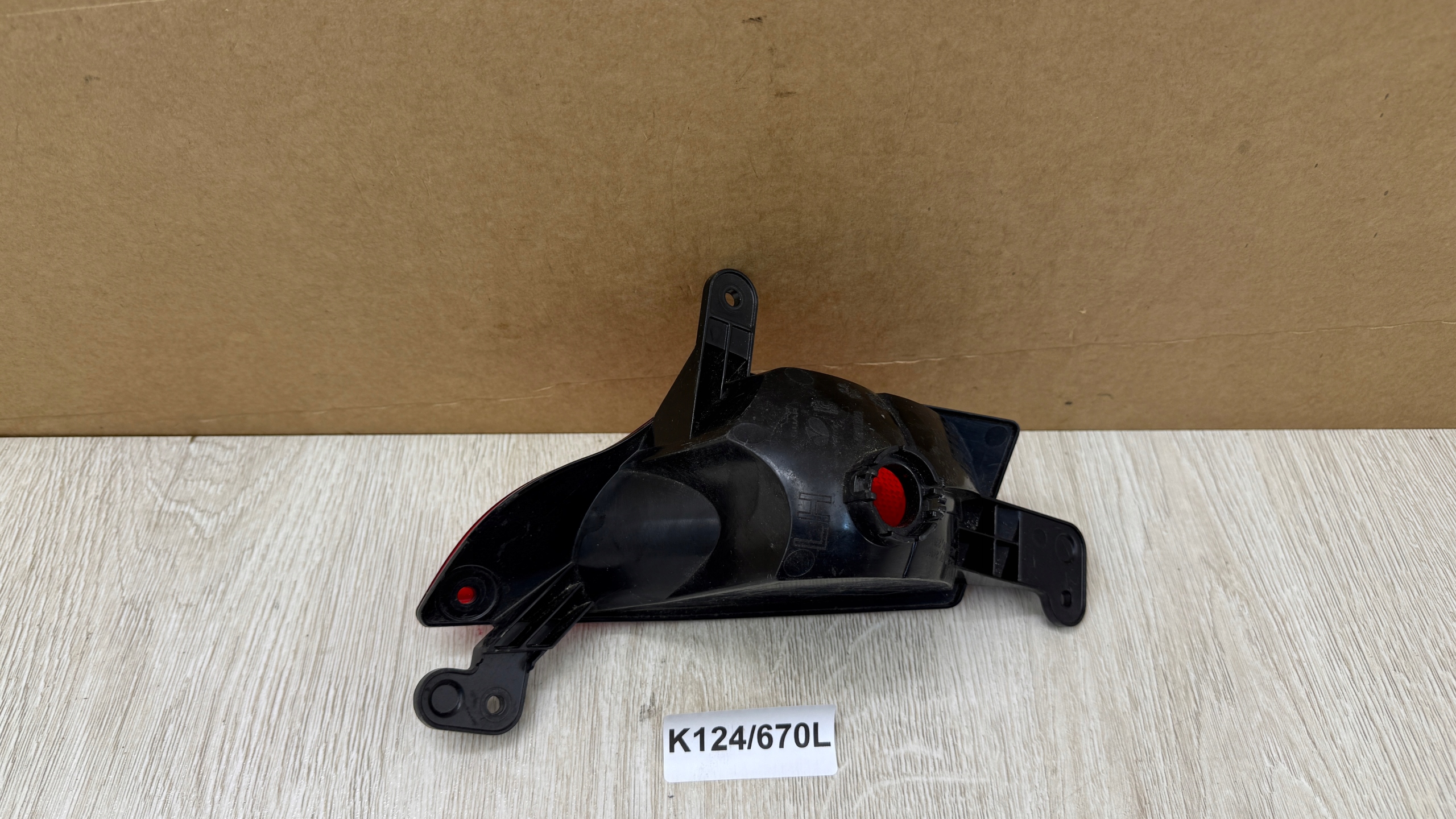 JAGUAR E-PACE left light light fog lights rear part rear K124/670L