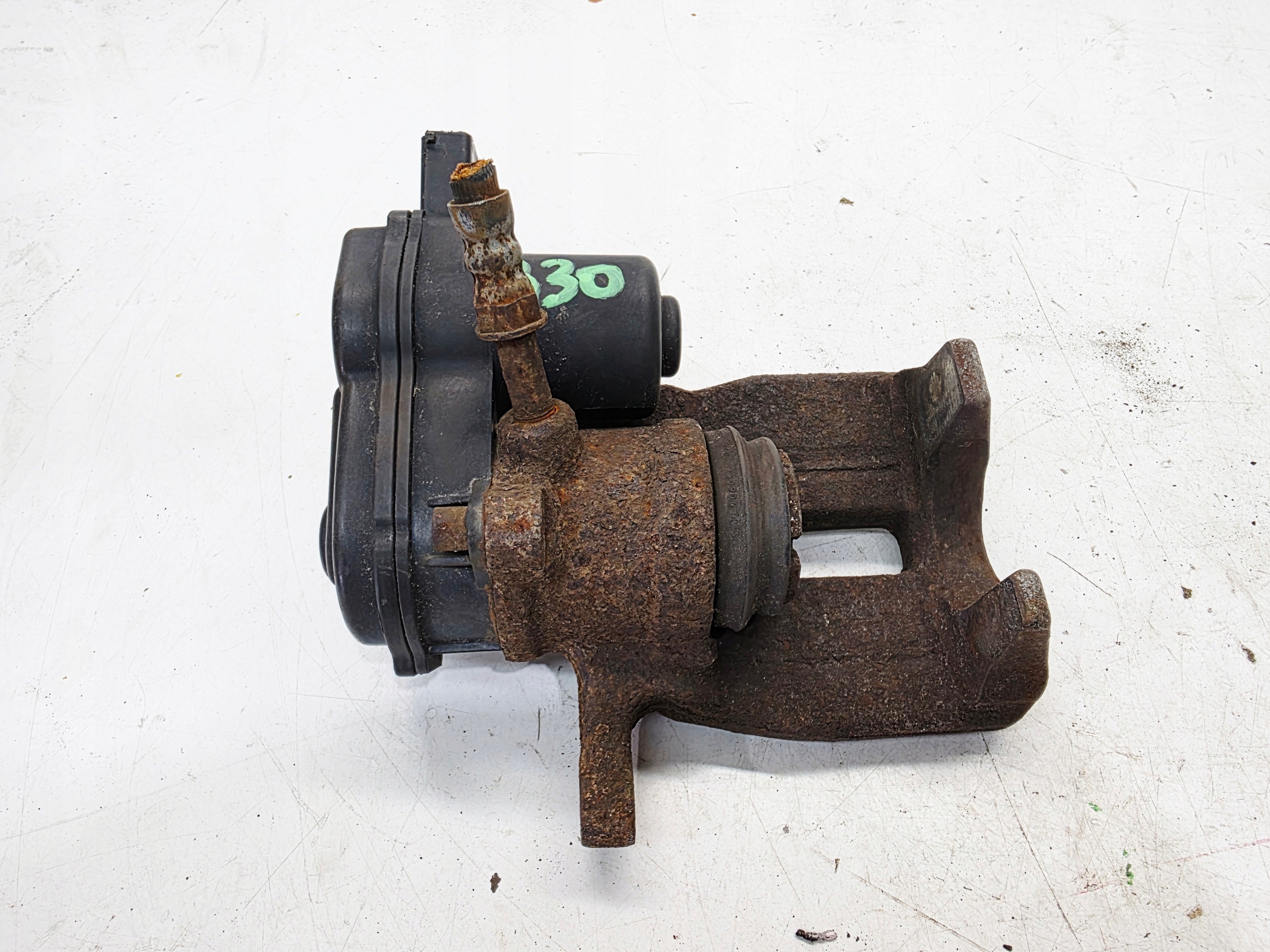caliper brake electrical right rear part AUDI A4 B8 A5 Q5 below discs 330MM