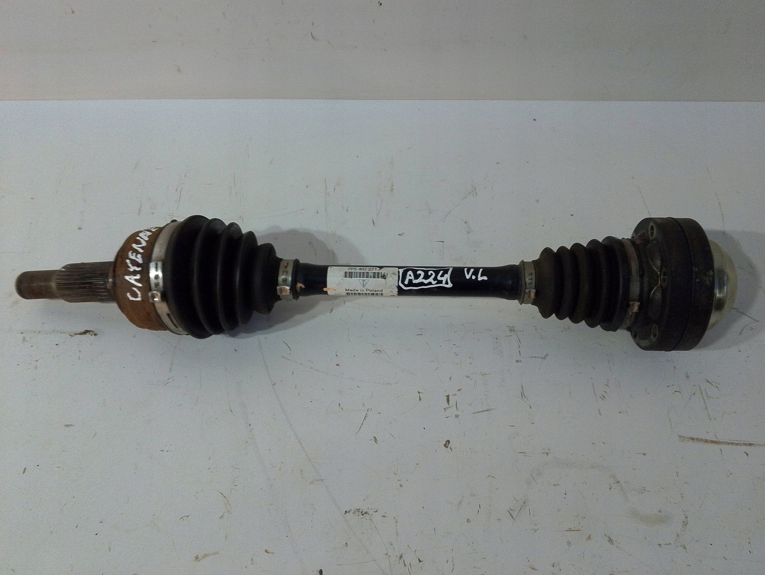 Porsche Cayenne 4,8 T 7P5 semi-axis front left 7P5407271A (A224)