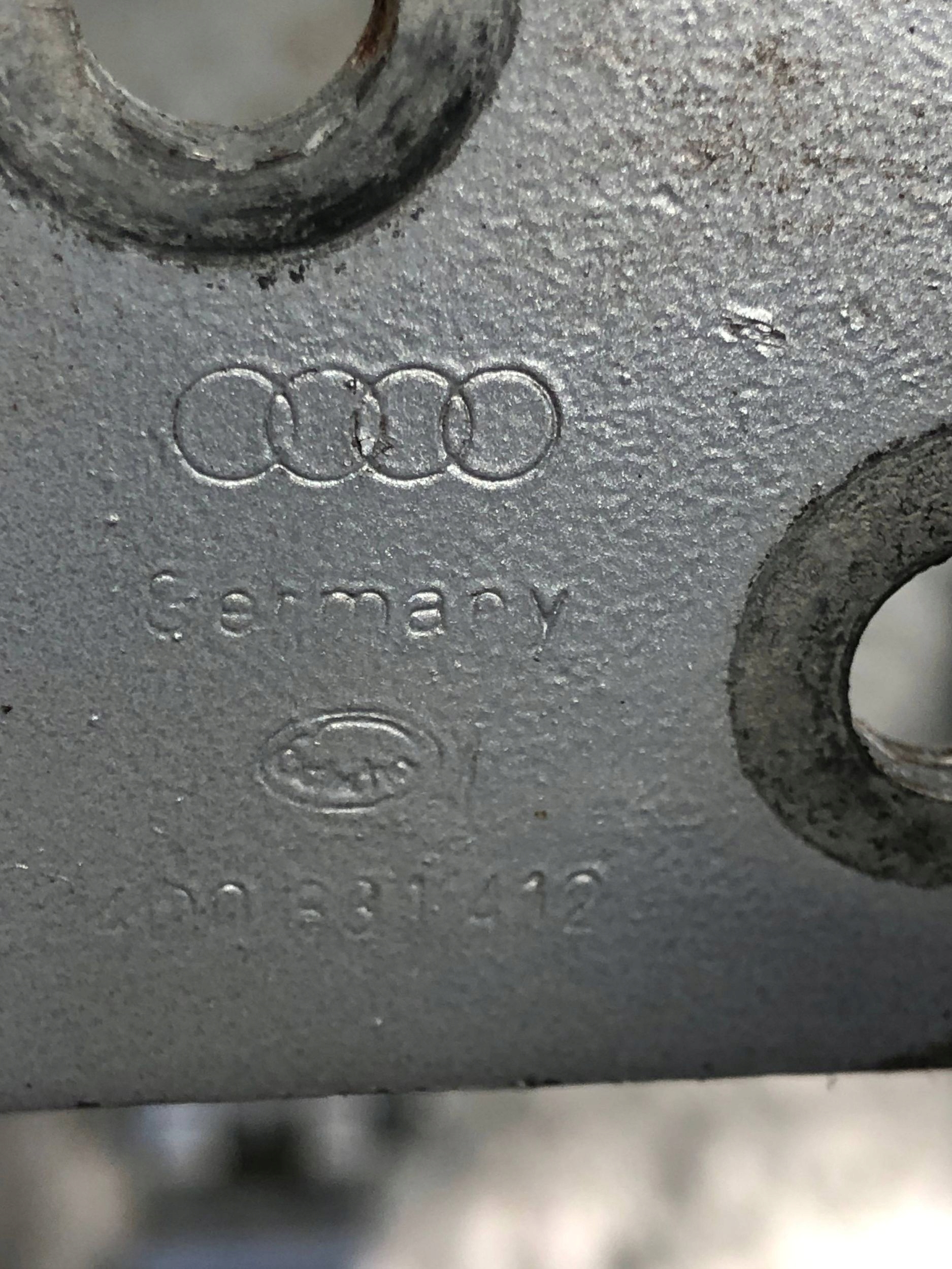 hinges door left right front KOMPLET AUDI A8 D2 4D0831401 4D0831402