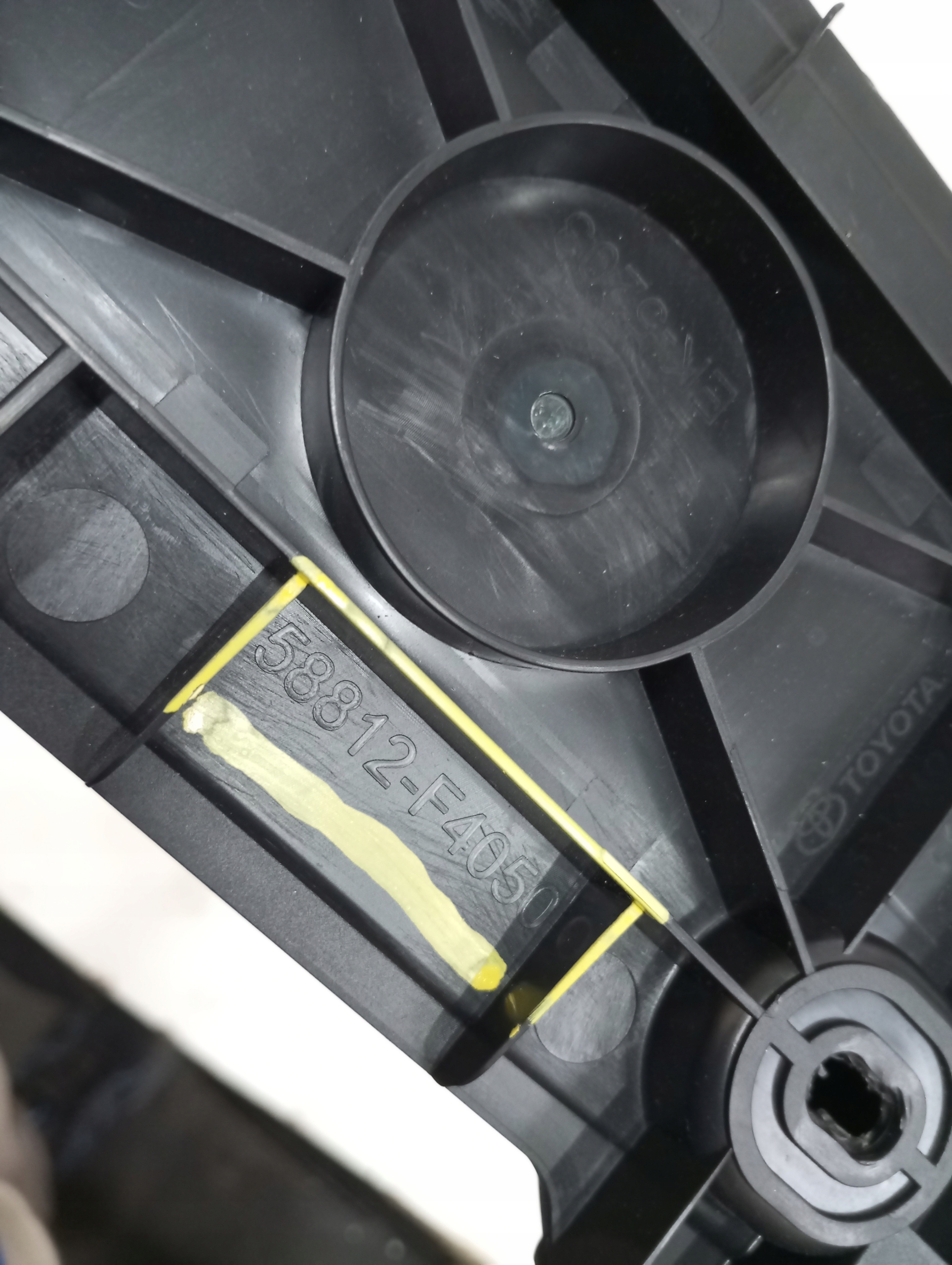 bracciolo TOYOTA CHR 58812-F4050 24R