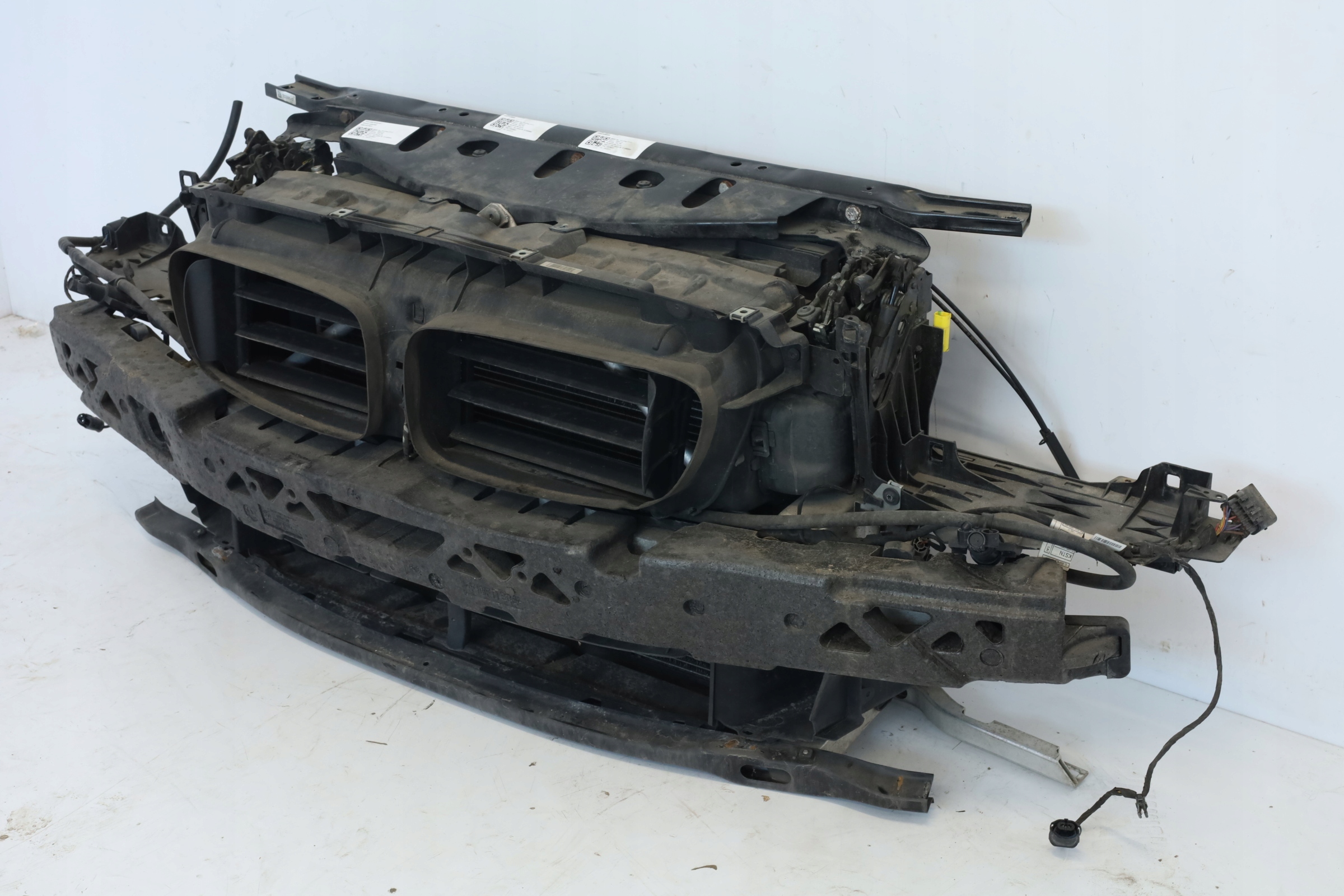 WZMOCNIENIE PAS PRZEDNI CHŁODNICE 520D BMW F10 F11 Producent części BMW OE