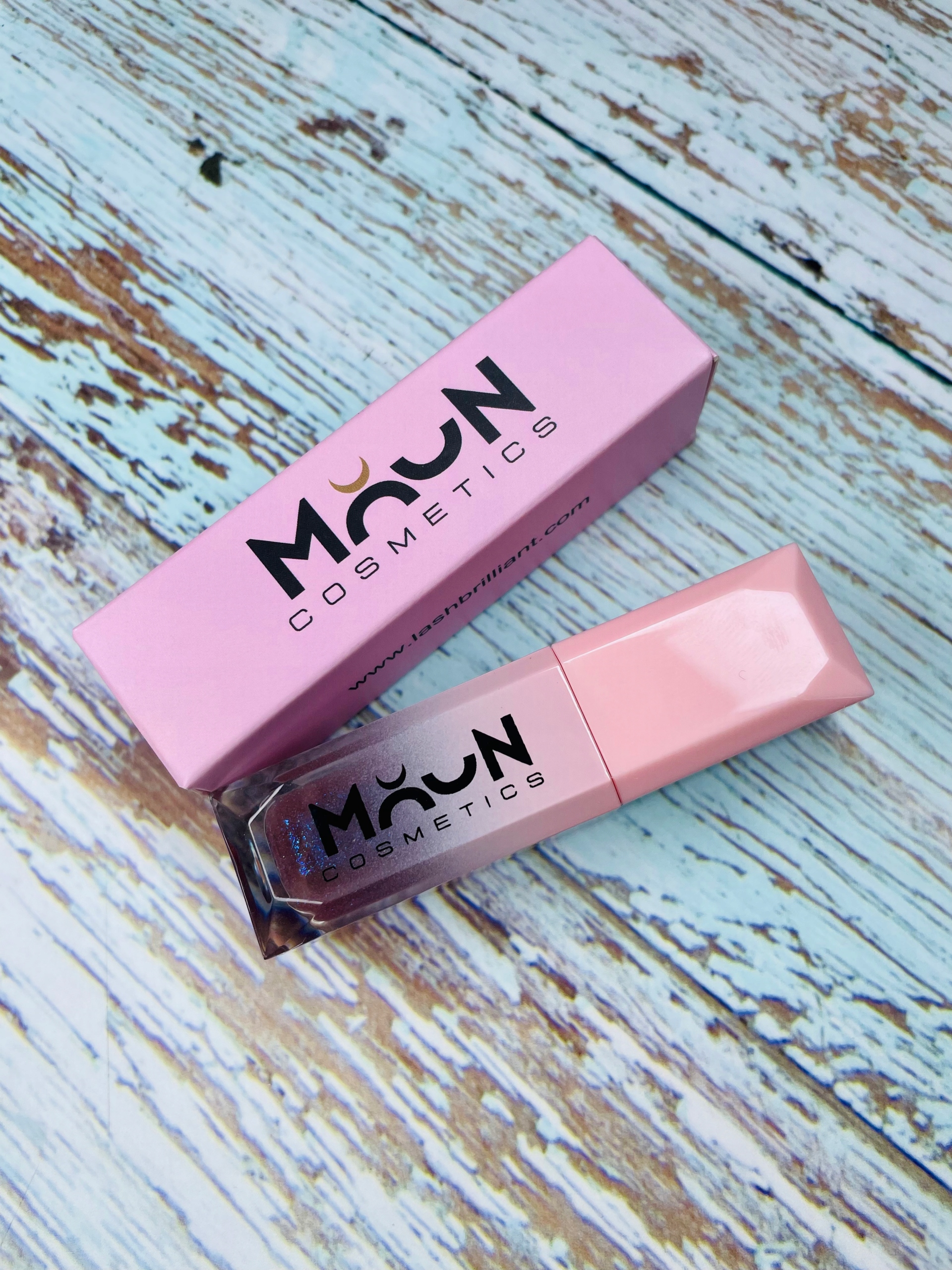 Błyszczyk do ust MOON LIPS kolor Cashmere Marka inna marka