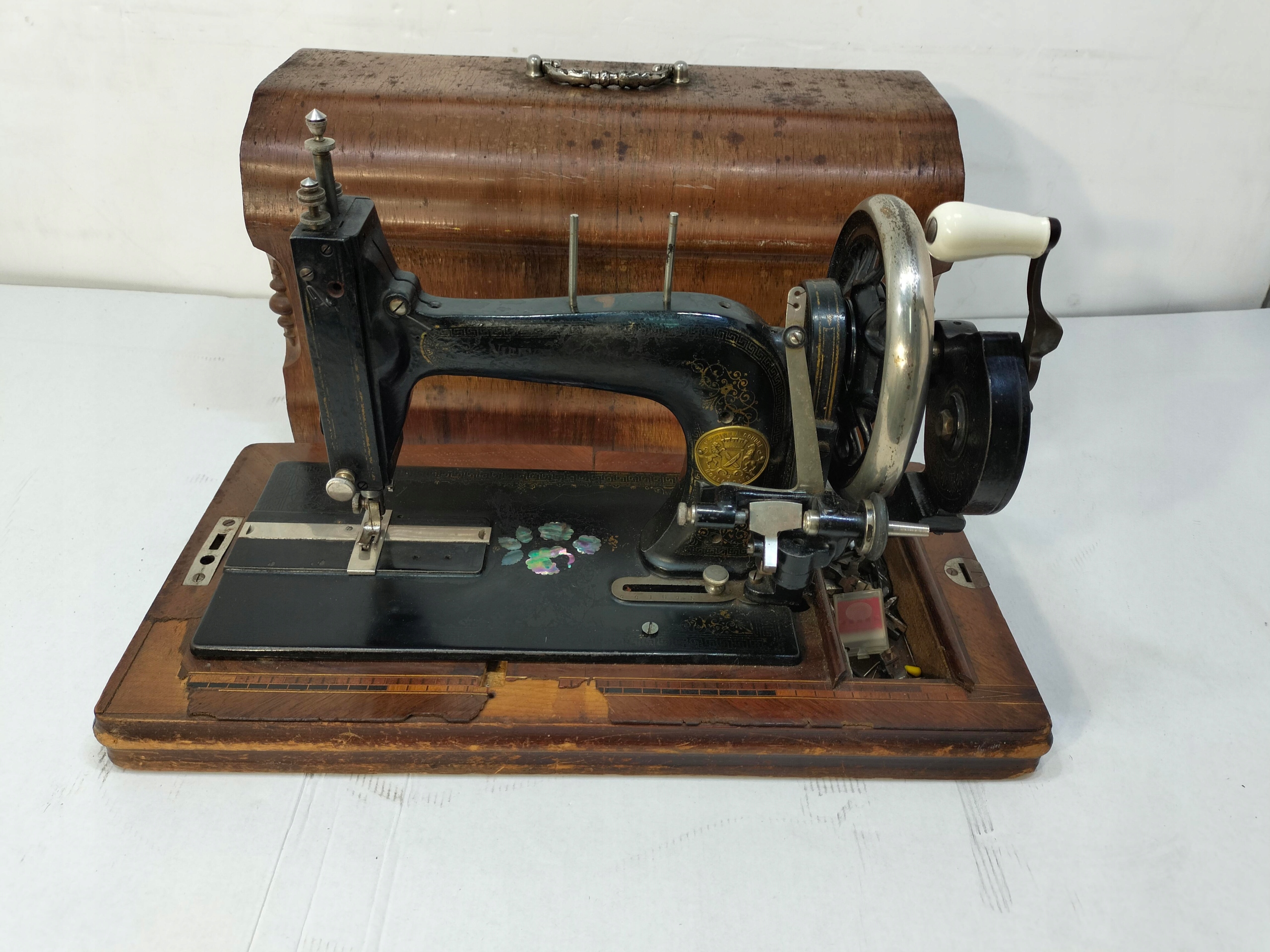 СТАРАЯ ШВЕЙНАЯ МАШИНА АНТИКВАРИАТ