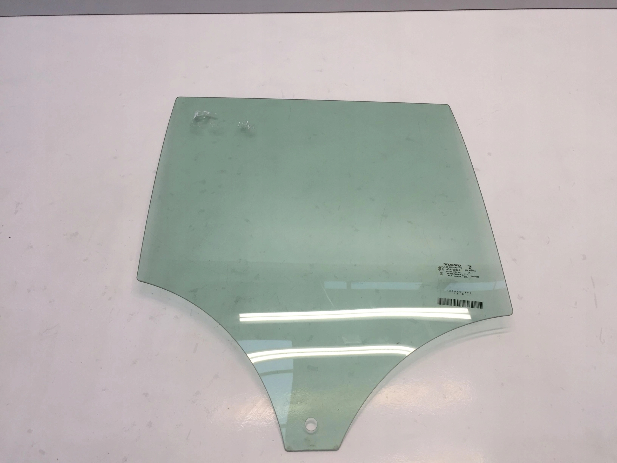 32244800 - VOLVO XC40 2020 БОКОВЕ СКЛО ДВЕРІ ПРАВА ЗАДНЯ