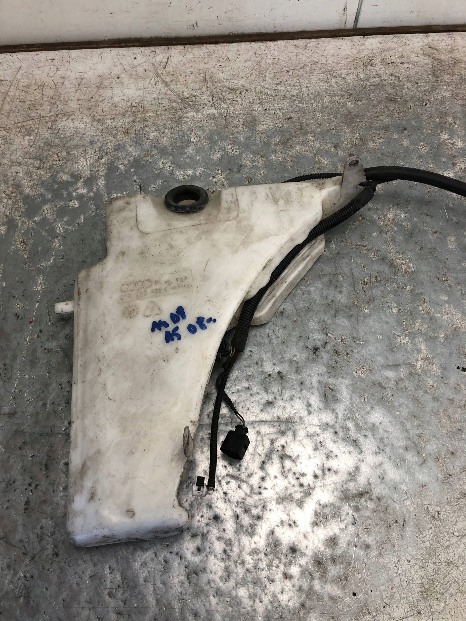 washer fluid tank XENON AUDI A4 B8 A5 8T0955453C