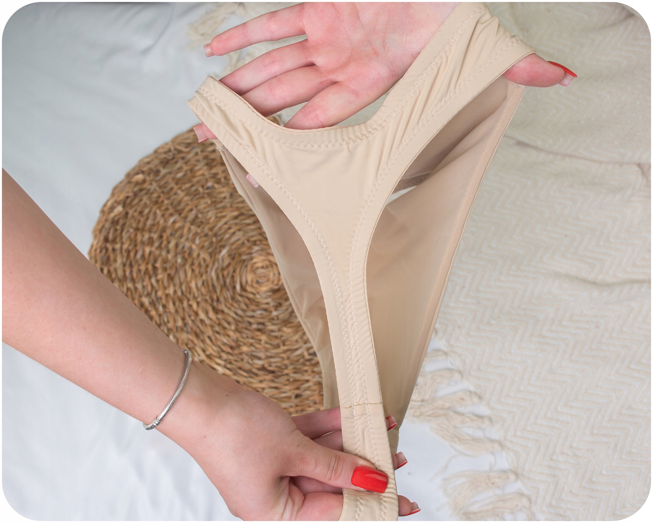 Body Bez Pleców Do Sukni Na Ramiączkach Seksowne Głęboki Dekolt Sexy M/L Linia regular