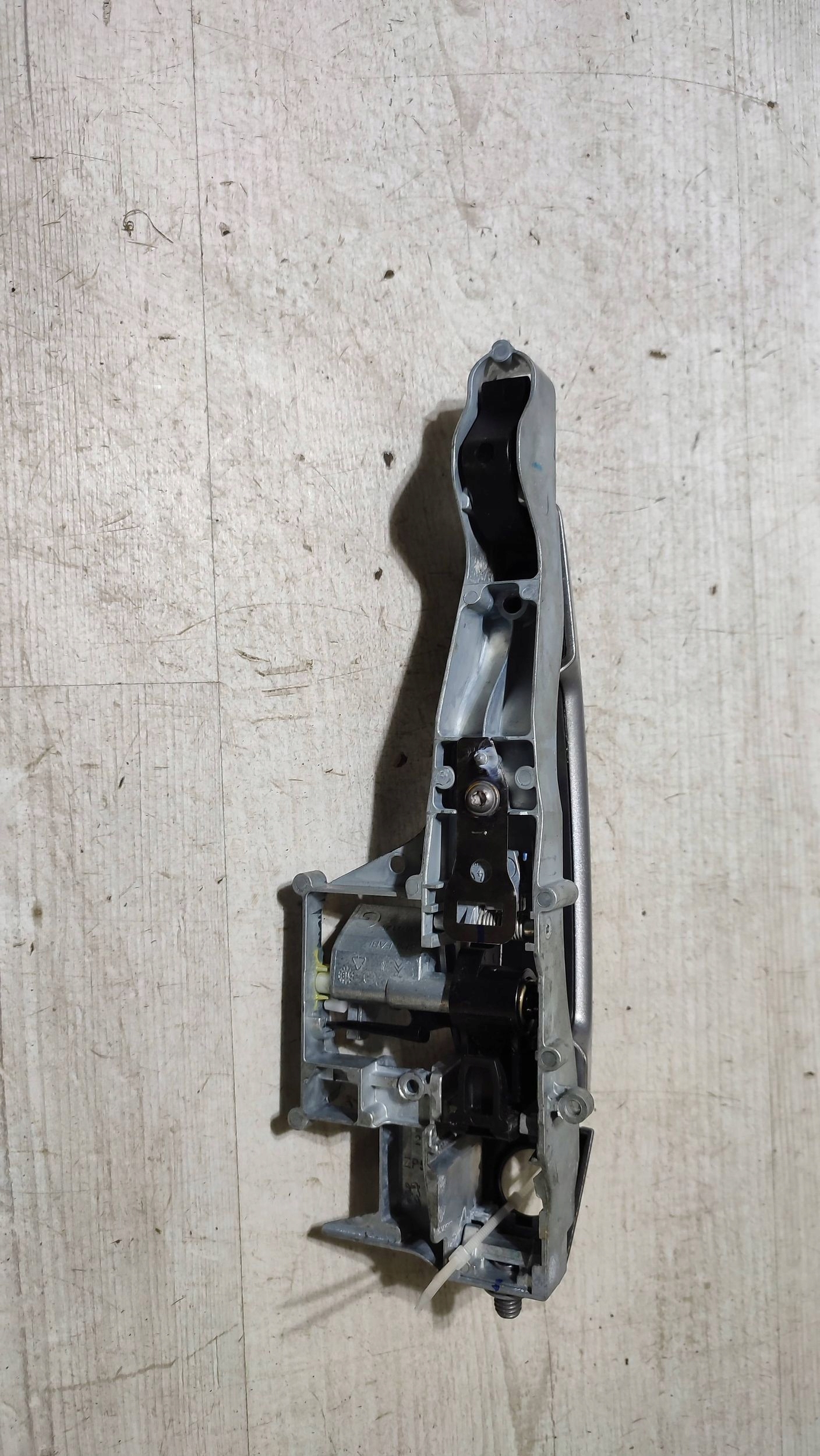 Peugeot 2008 and 2018 front side left handle exterior