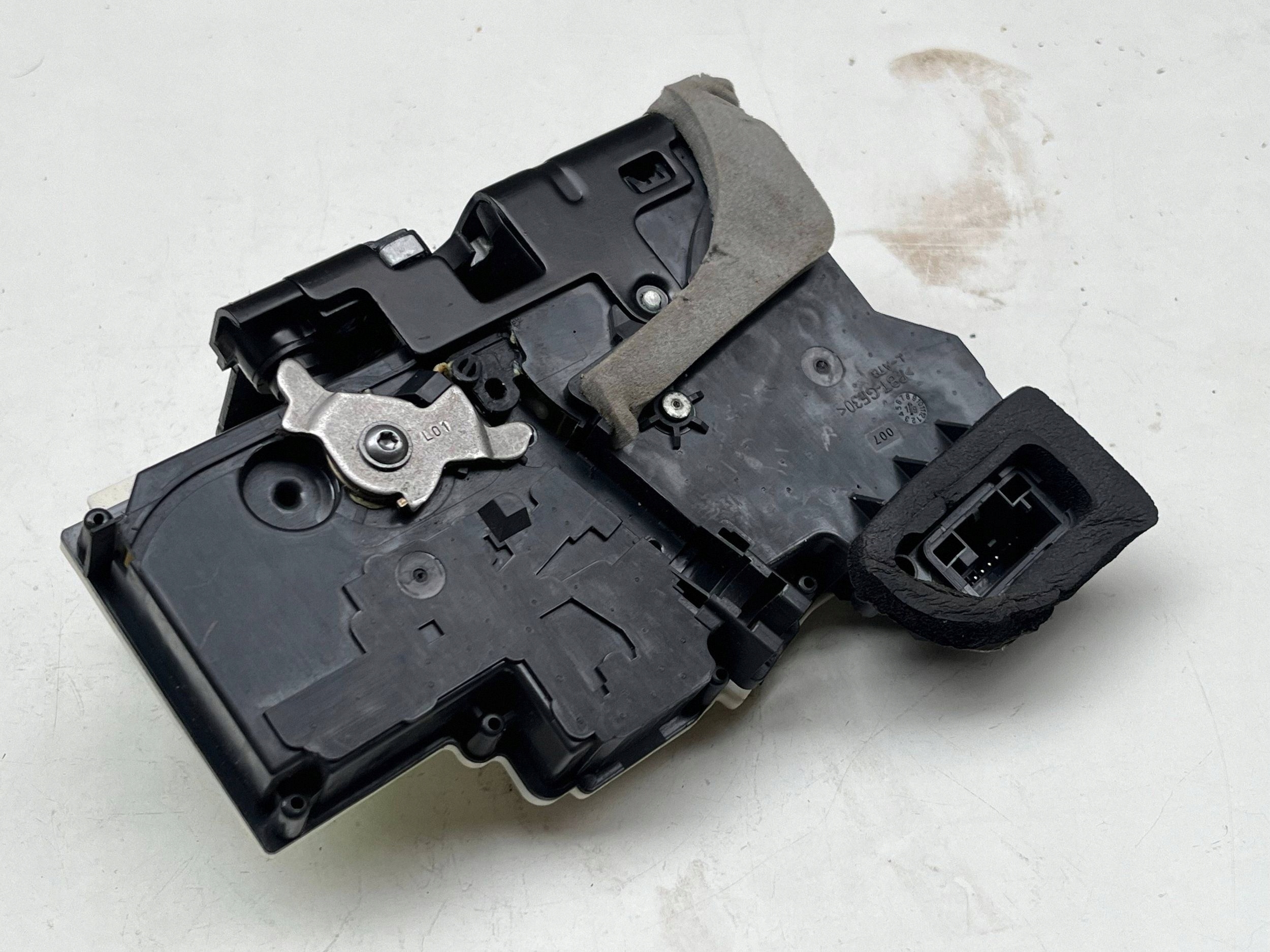 AUDI A6 C8 lock door left rear part 4K0839015P @M