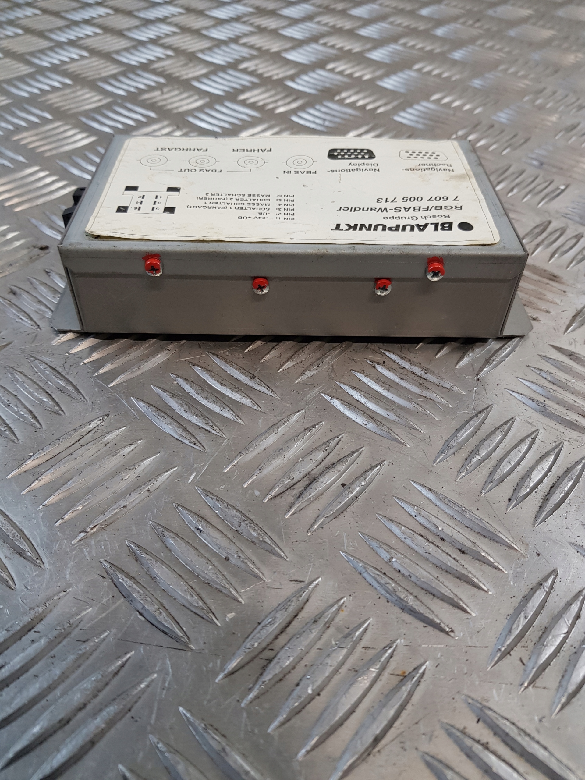 KONWERTER BLAUPUNKT RGB/CBS RENAULT 7607005713