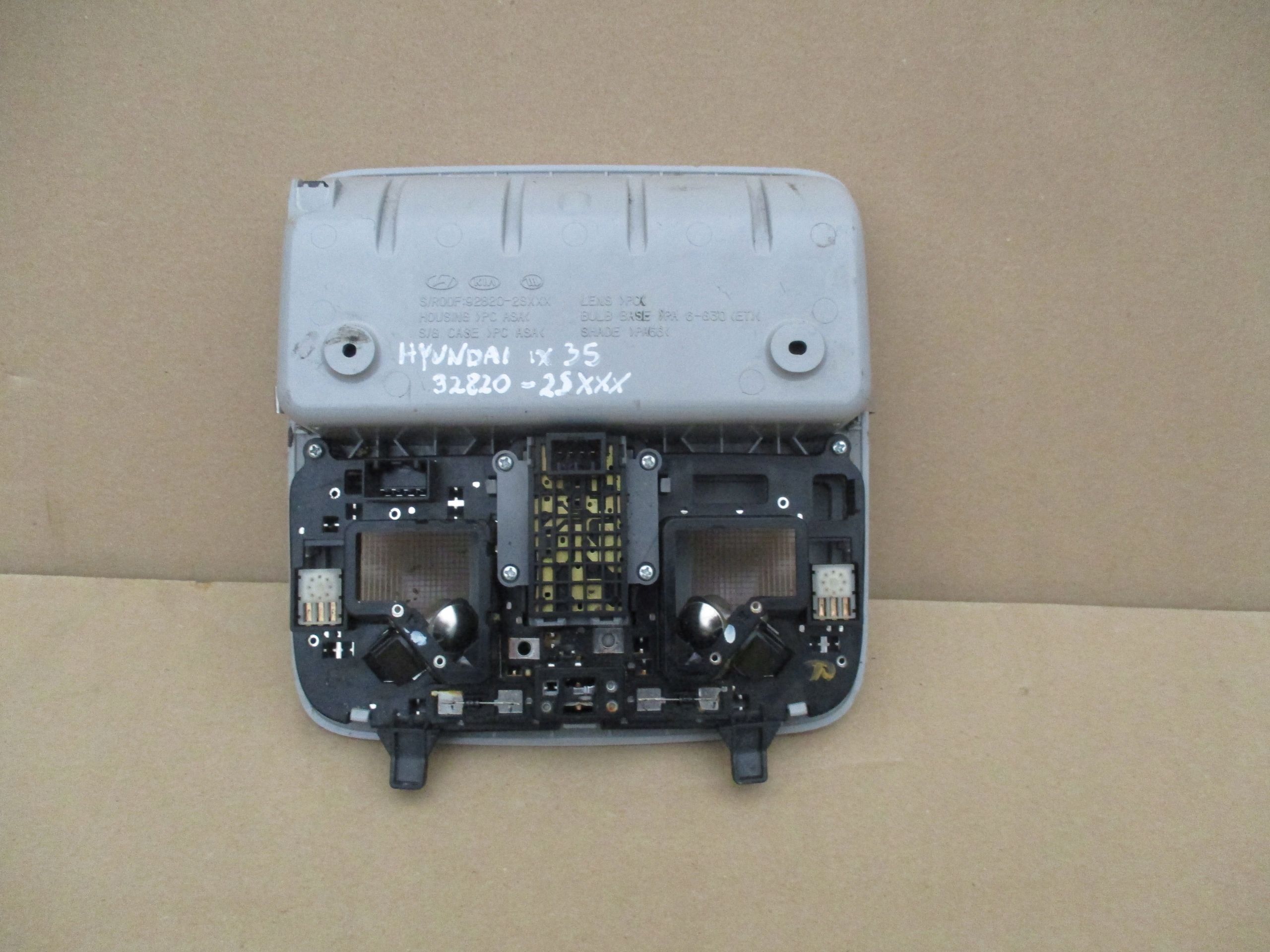 light cabs switch Hyundai ix 35 32820-25XXX