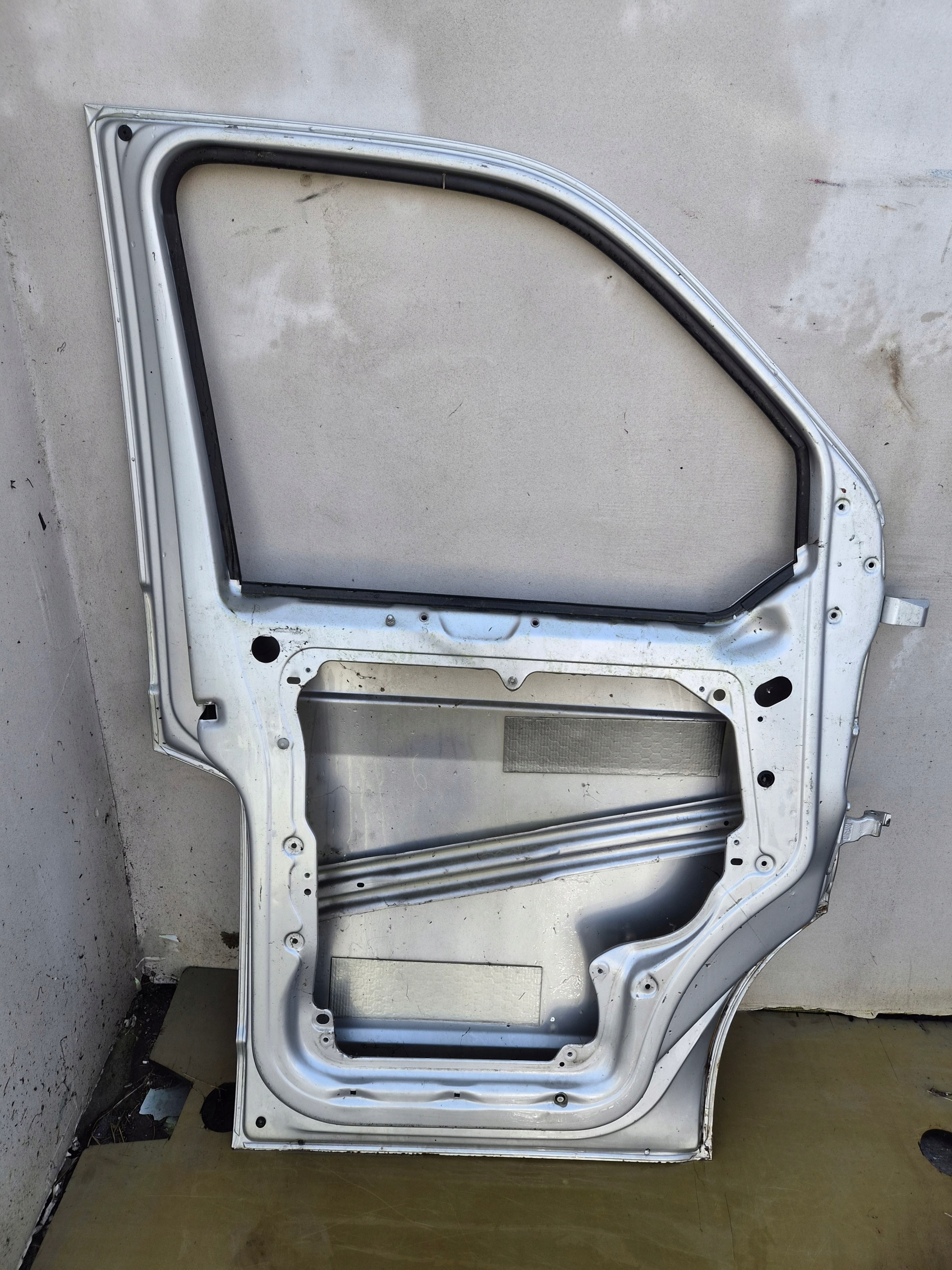 door front left VW T5 T5 LIFT front kierowca/ driver´s silver