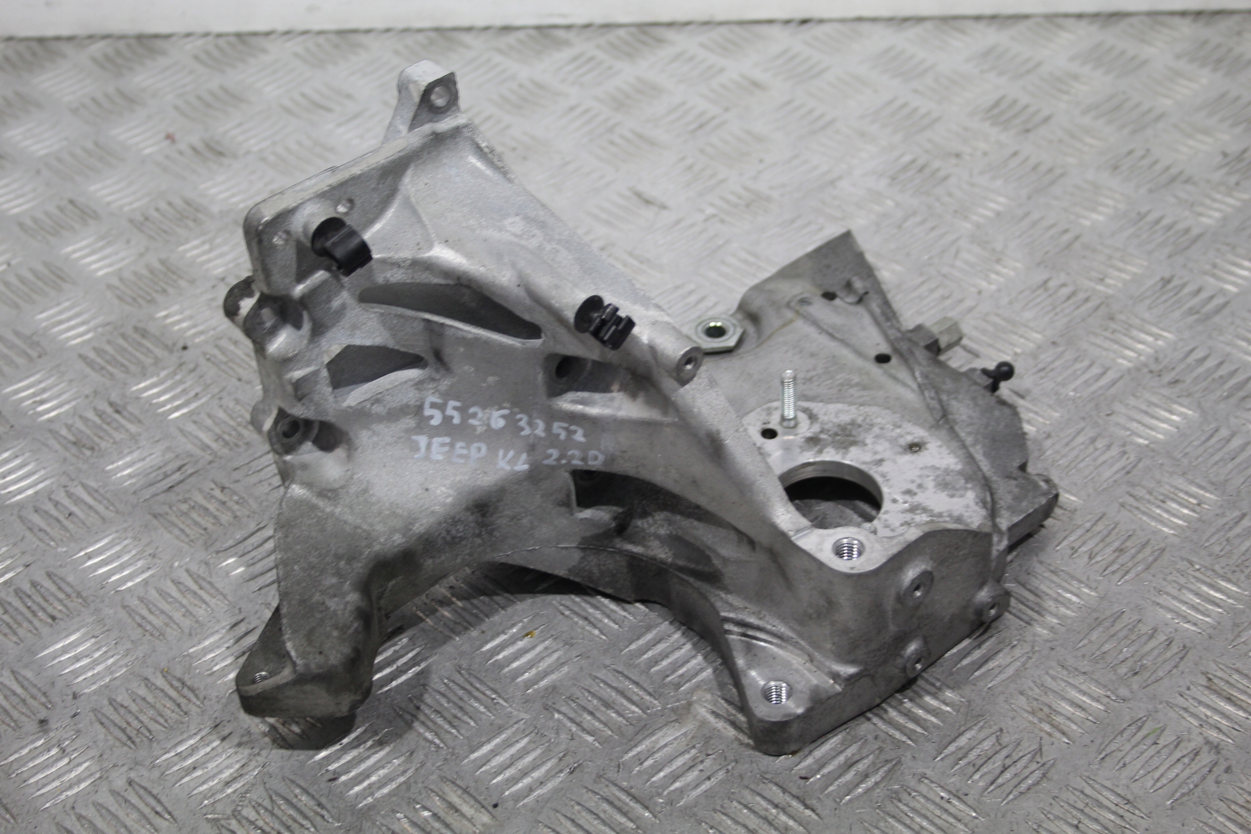 SUPPORT SUPPORT PLAQUE MOTEUR JEEP CHEROKEE KL 55263252