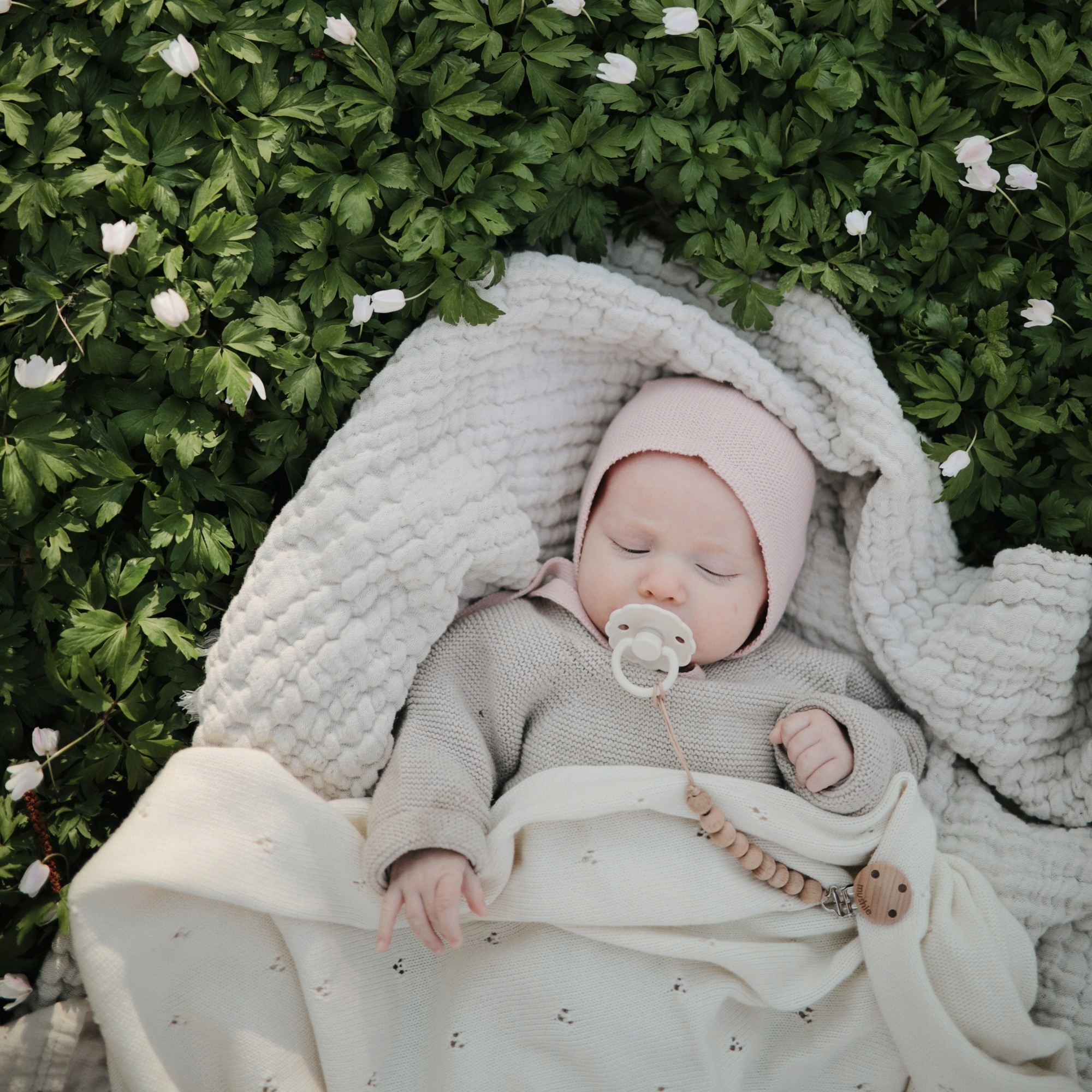 Smoczek FRIGG Rope silikonowy 0m+ Cream EAN (GTIN) 5715239012346