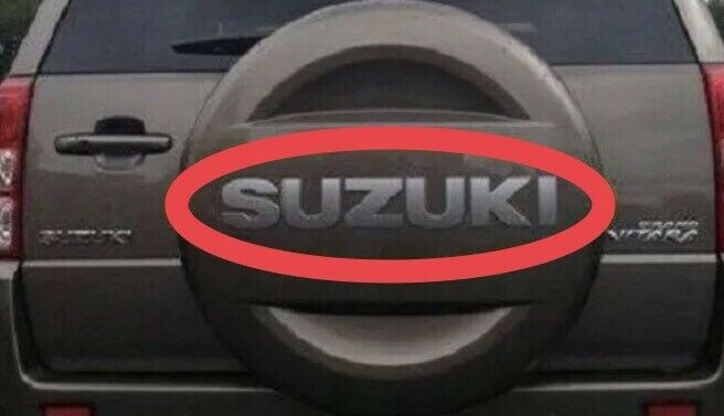 Emblemat, napis SUZUKI, klapy bagażnika Grand Vitara II 77821-65J01-ZGH Marka Suzuki